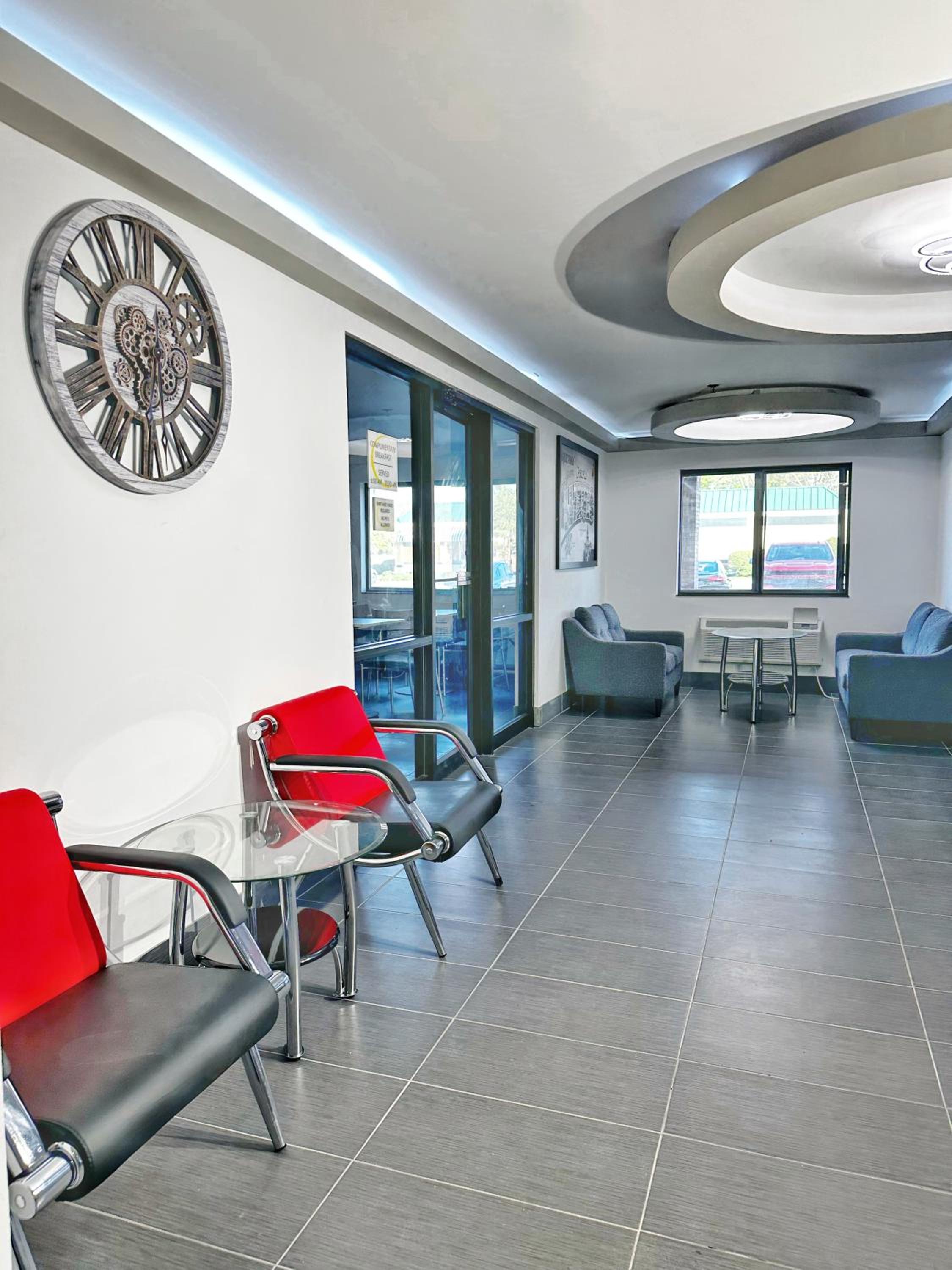 Peoria Vacations - Super 8 by Wyndham Peoria - Property Image 21