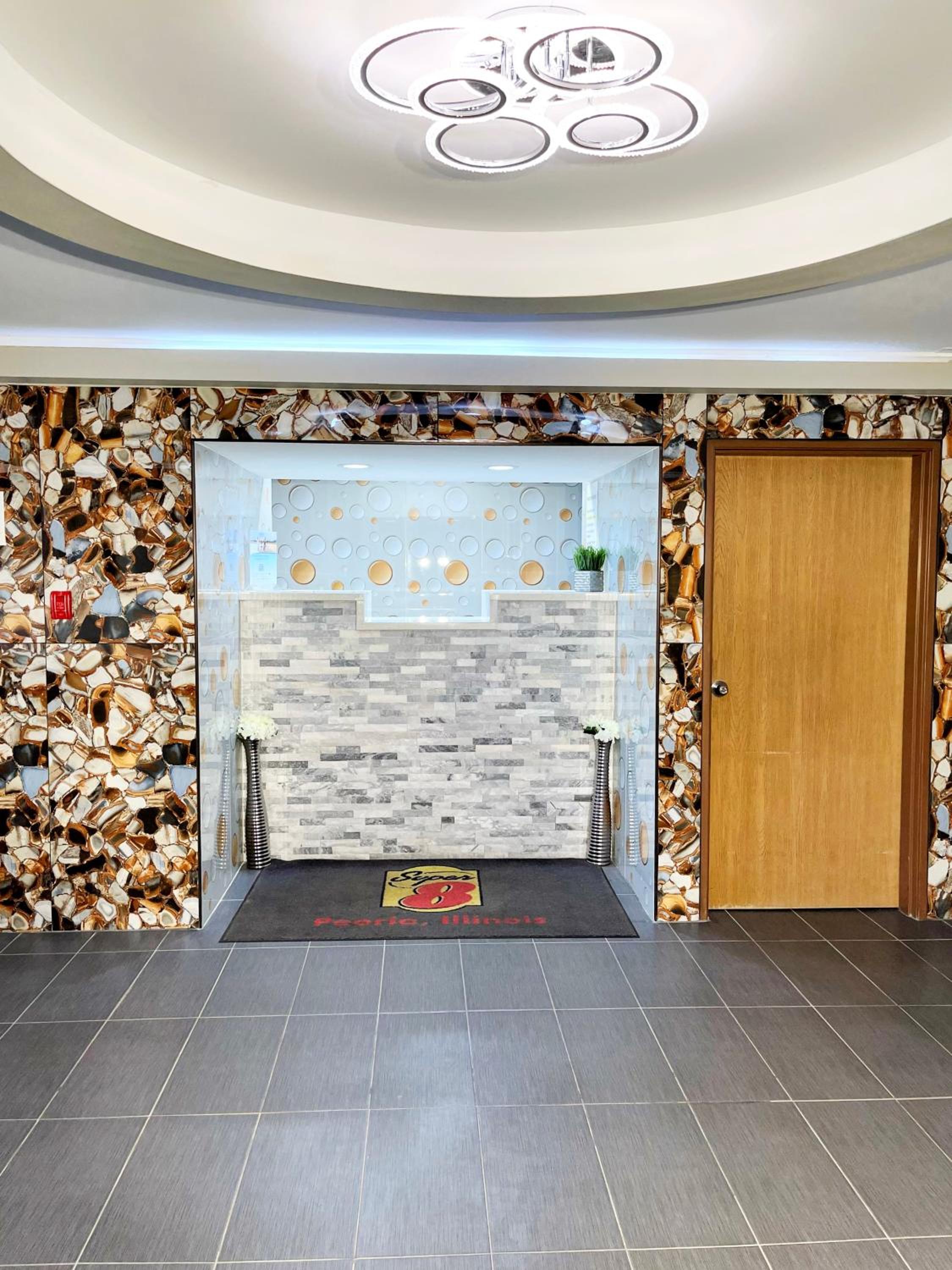 Peoria Vacations - Super 8 by Wyndham Peoria - Property Image 22
