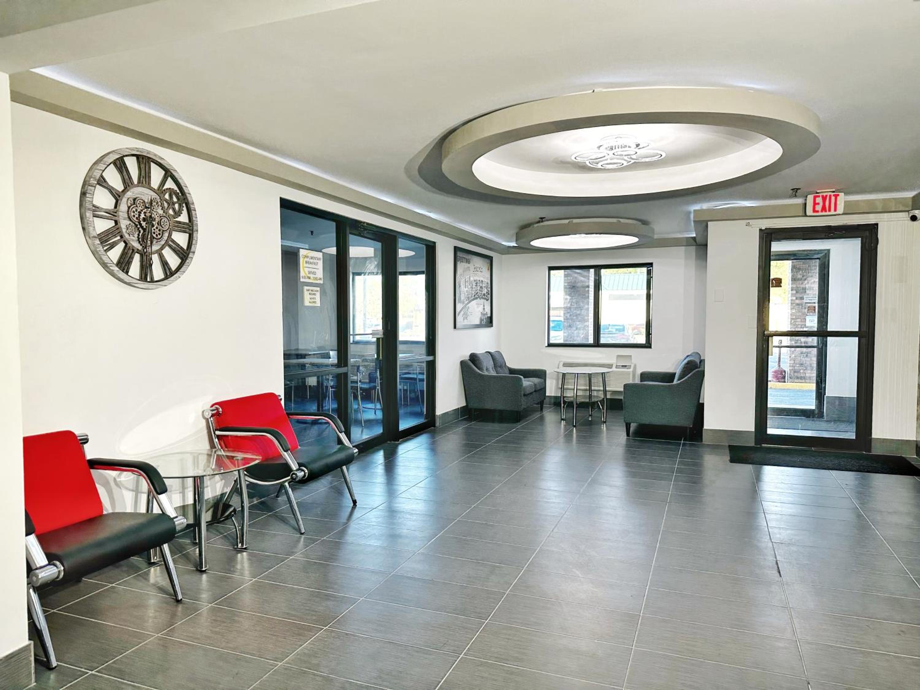 Peoria Vacations - Super 8 by Wyndham Peoria - Property Image 11