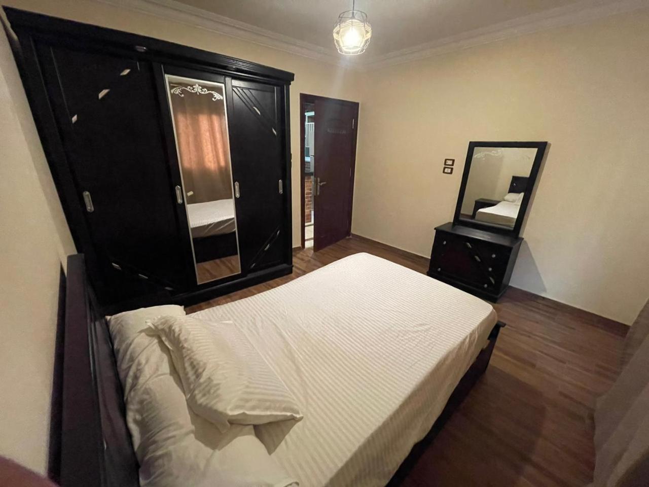 Pyramids view private apartment