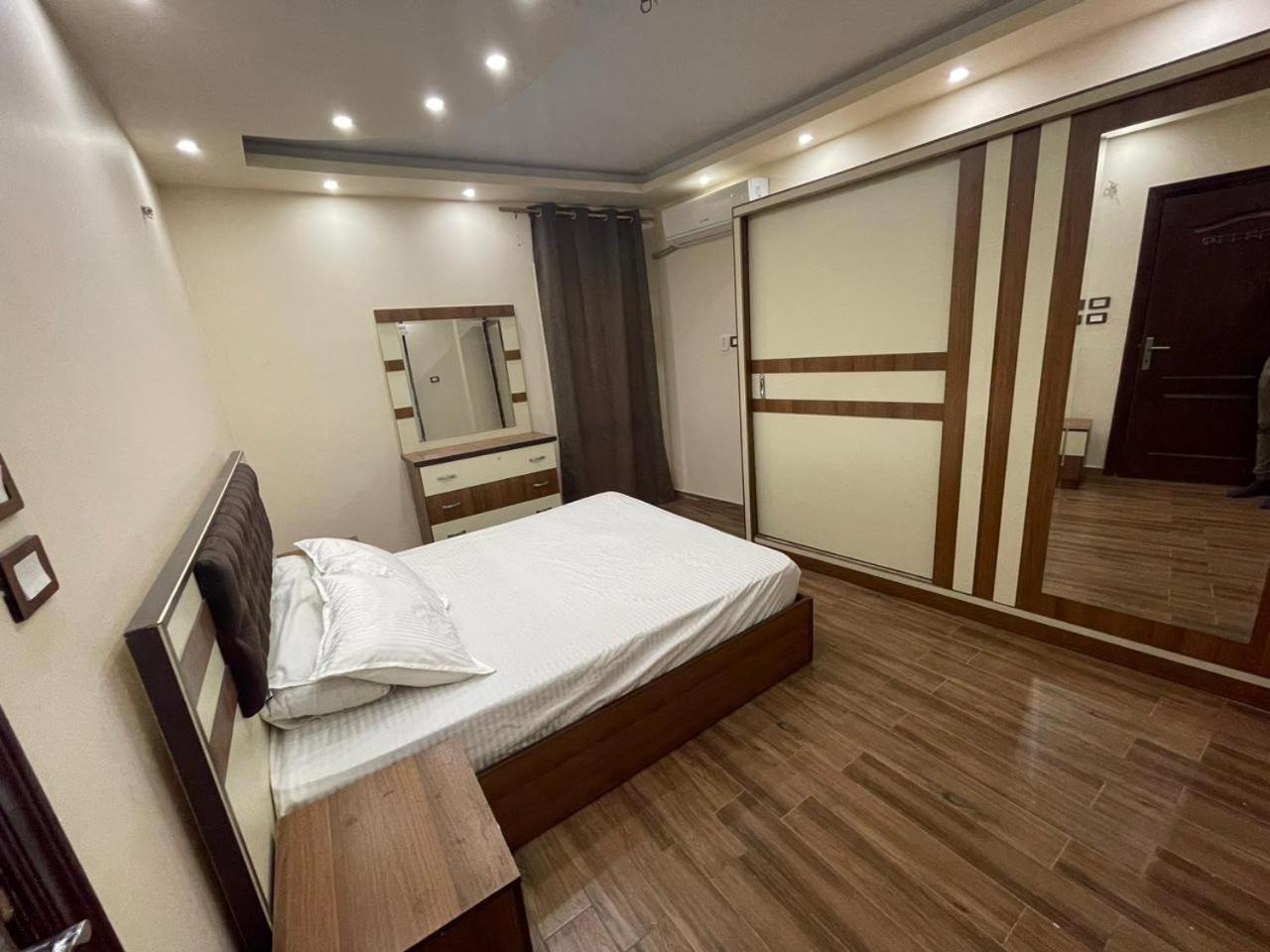 Pyramids view private apartment