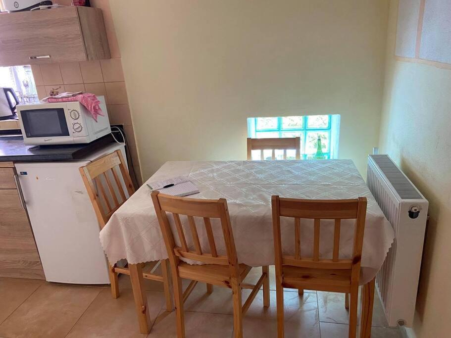 ROSE COTTAGE (sleeps 4)