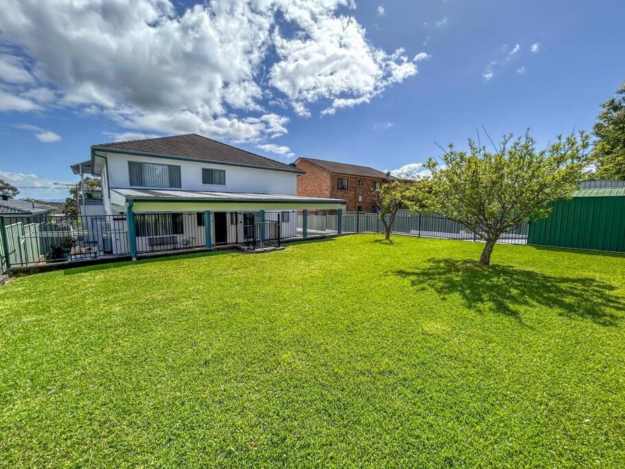 Large 3 Bedroom - Water Views & Walk to Beach