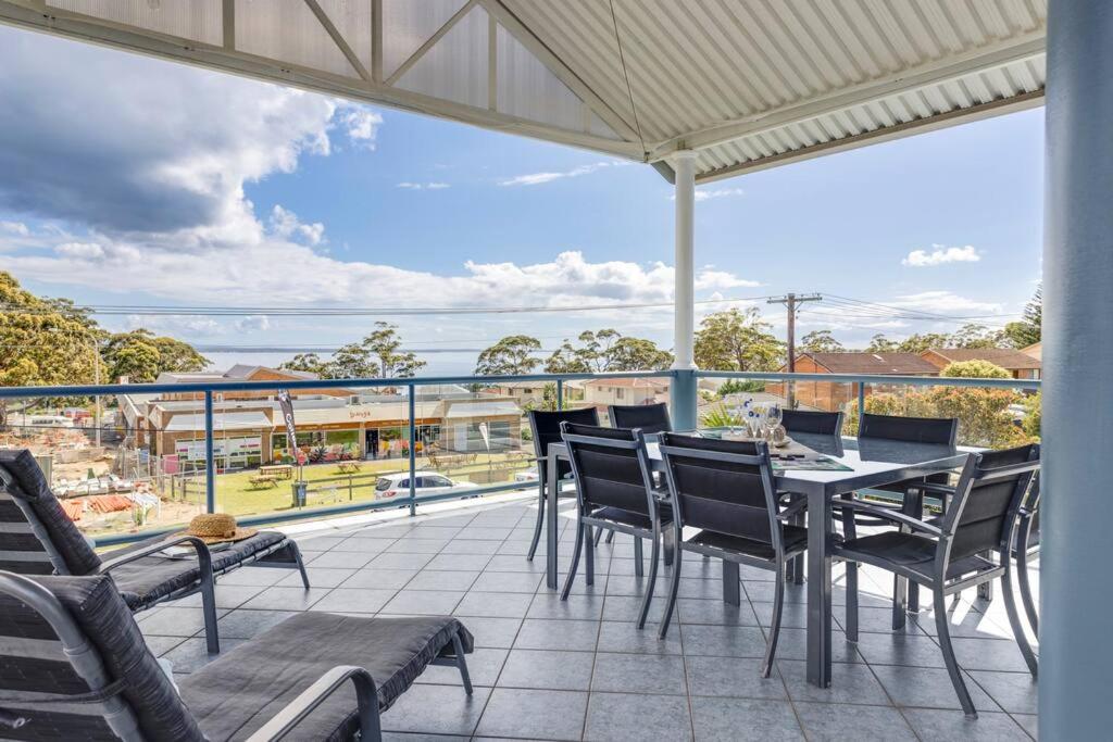Large 3 Bedroom - Water Views & Walk to Beach
