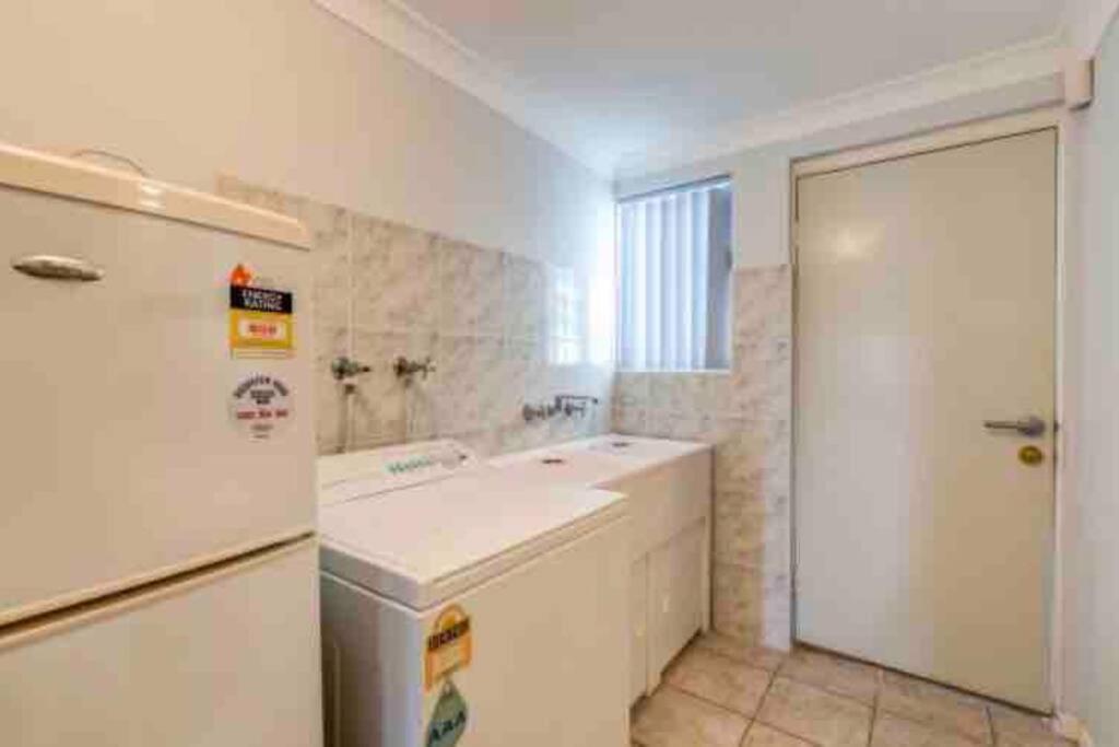 Large 3 Bedroom - Water Views & Walk to Beach