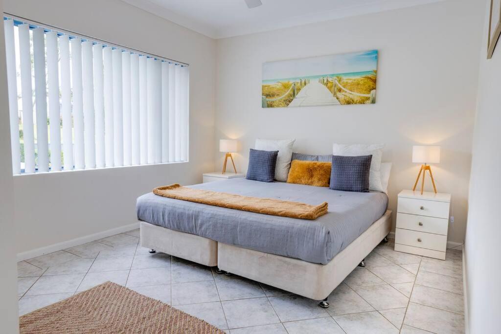 Large 3 Bedroom - Water Views & Walk to Beach