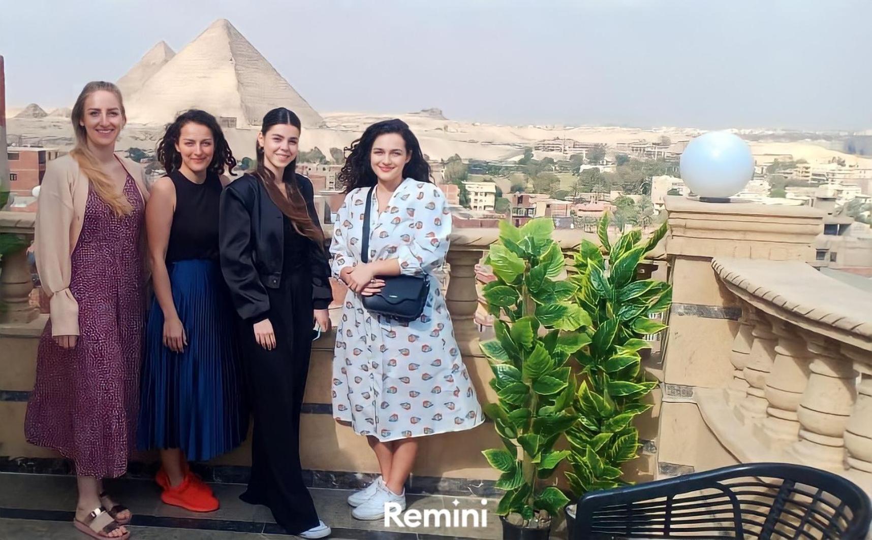 Crowne Pyramids View inn