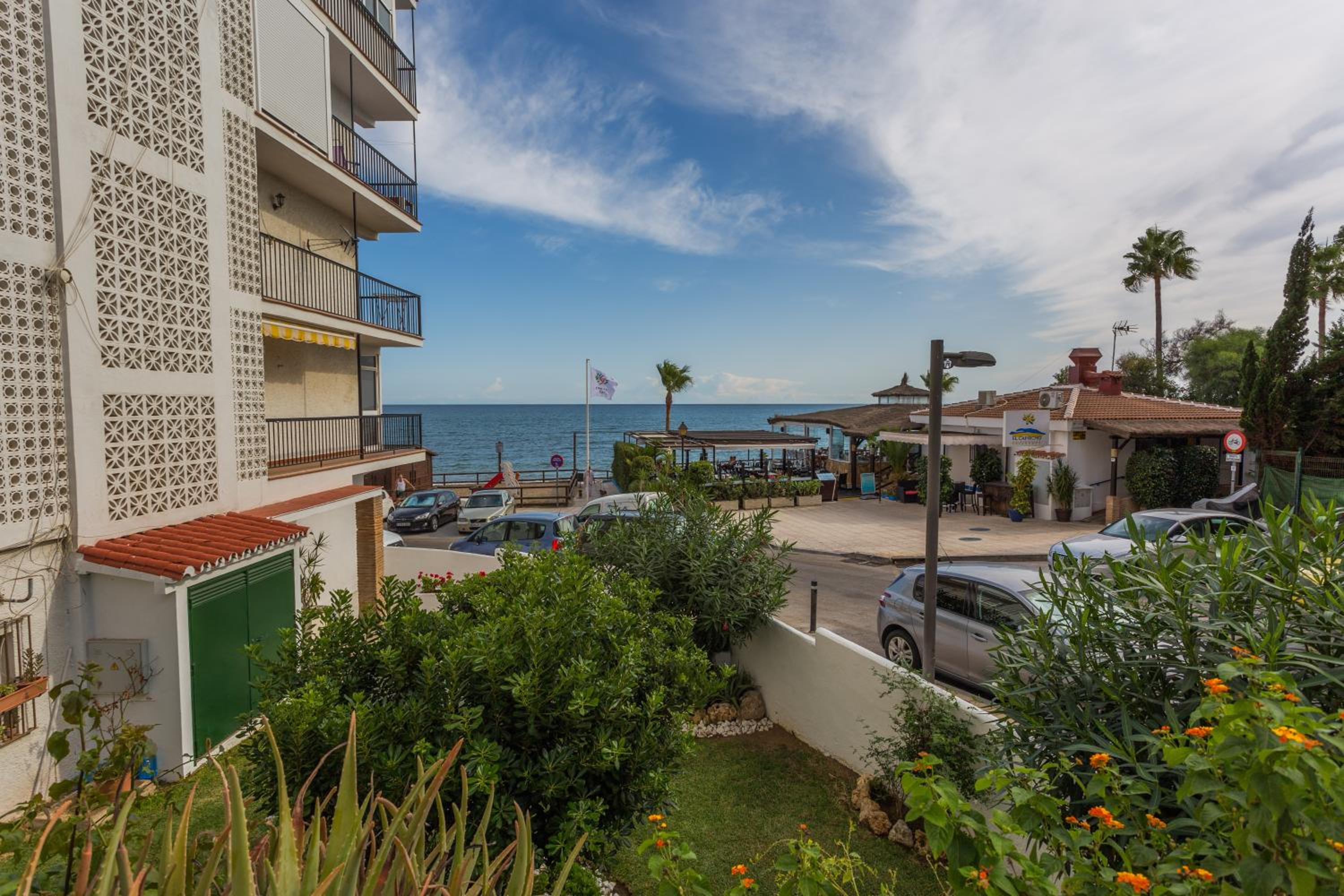 Beachfront Calahonda apartment photo 1