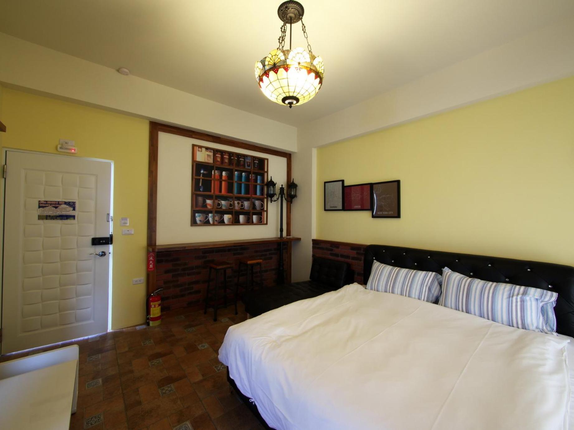 Oia Cafe B&B