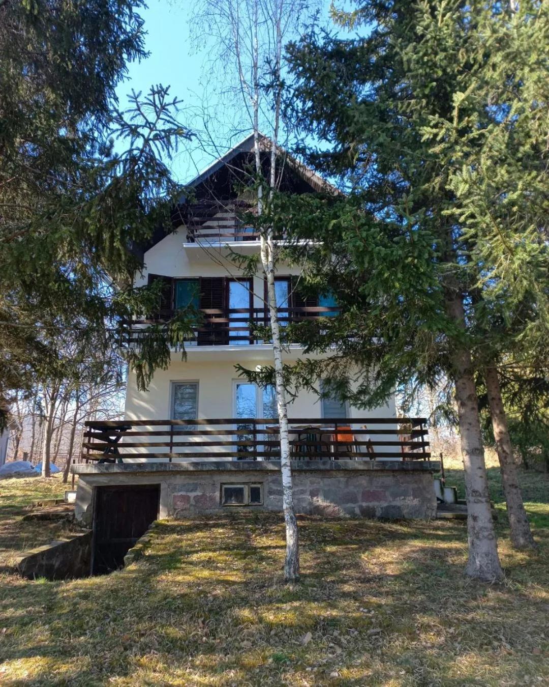 Kuća Sarić, Gružansko jezero