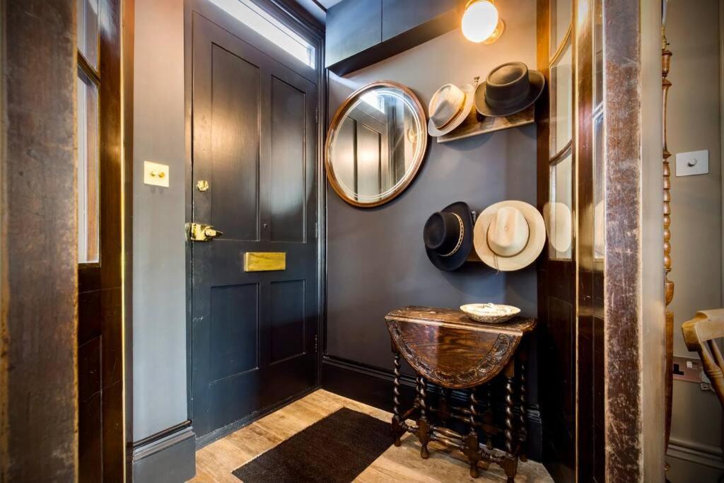 Kings Cross, self-contained house & private garden