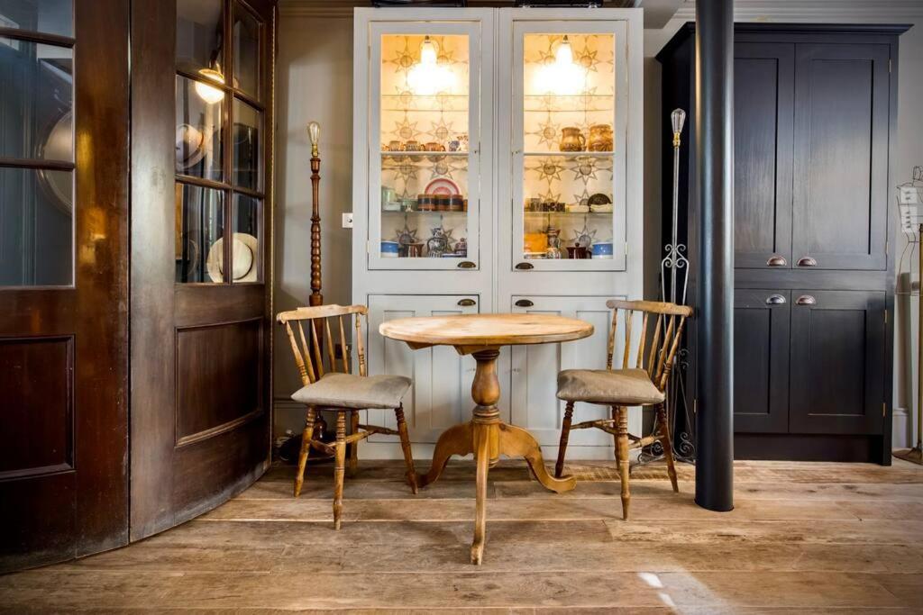 Kings Cross, self-contained house & private garden