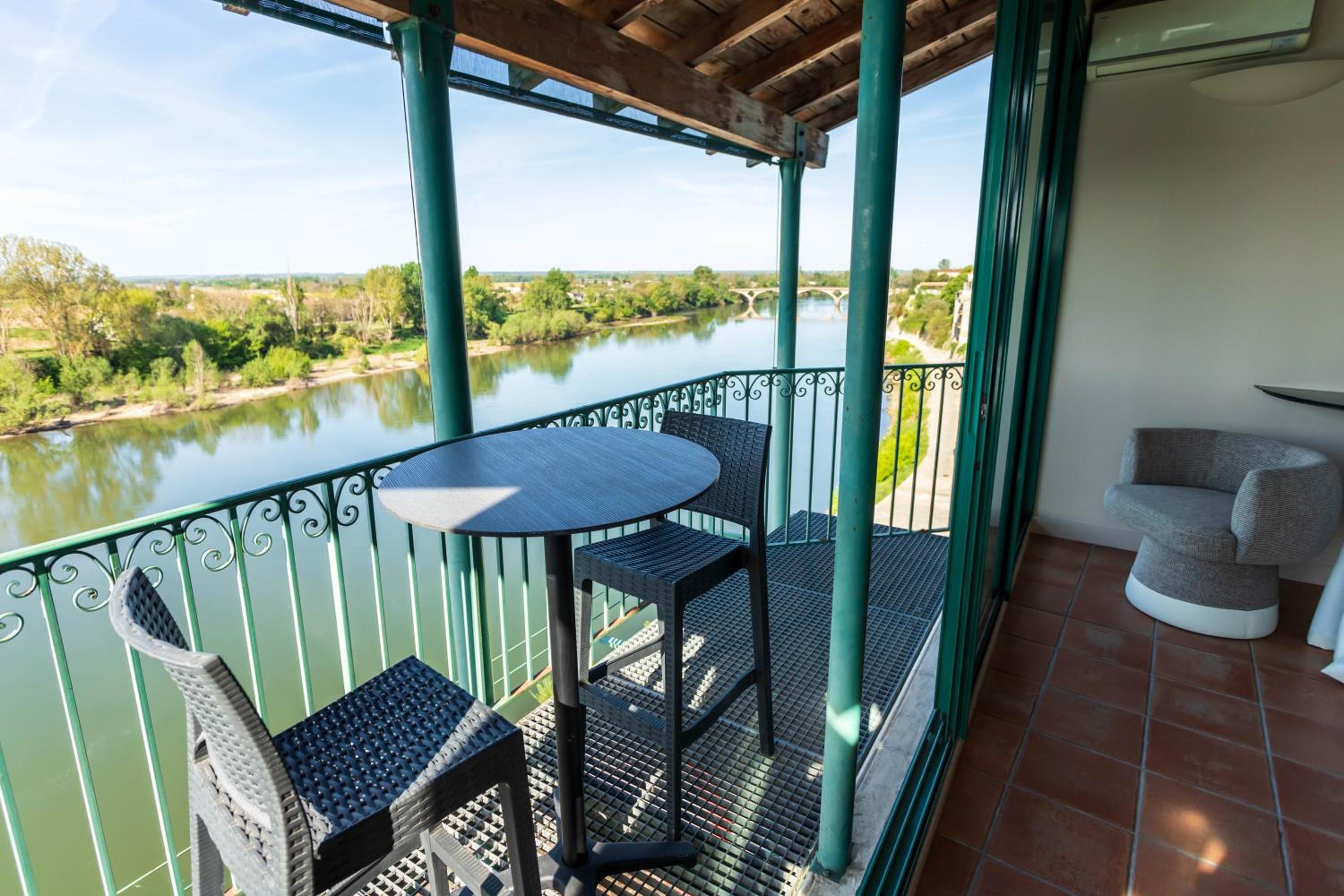 CÔTE GARONNE le BALCON DES DAMES -hôtel et restaurant- Tonneins Fauillet Marmande - panorama sur Garonne-climatisé- accueil vélo- soirée étape- chambre fam, photo 27