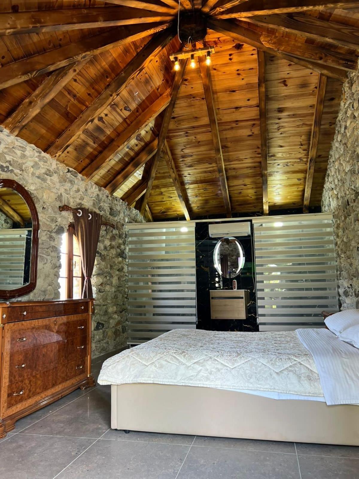 Windmill Shkodra Gesthouse Camping & Grill