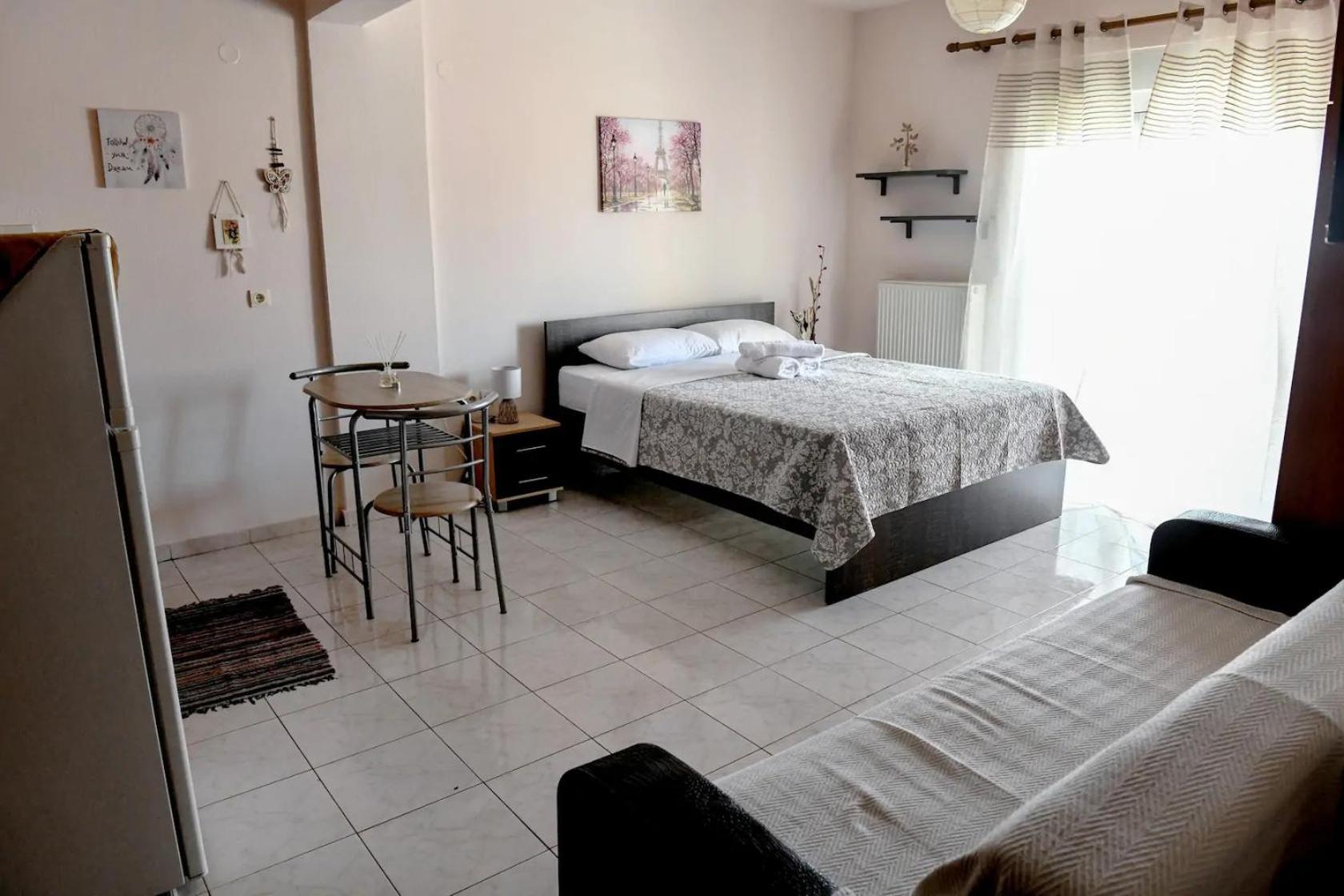 Papi's Free Parking Apartments 2 - Studio photo 2