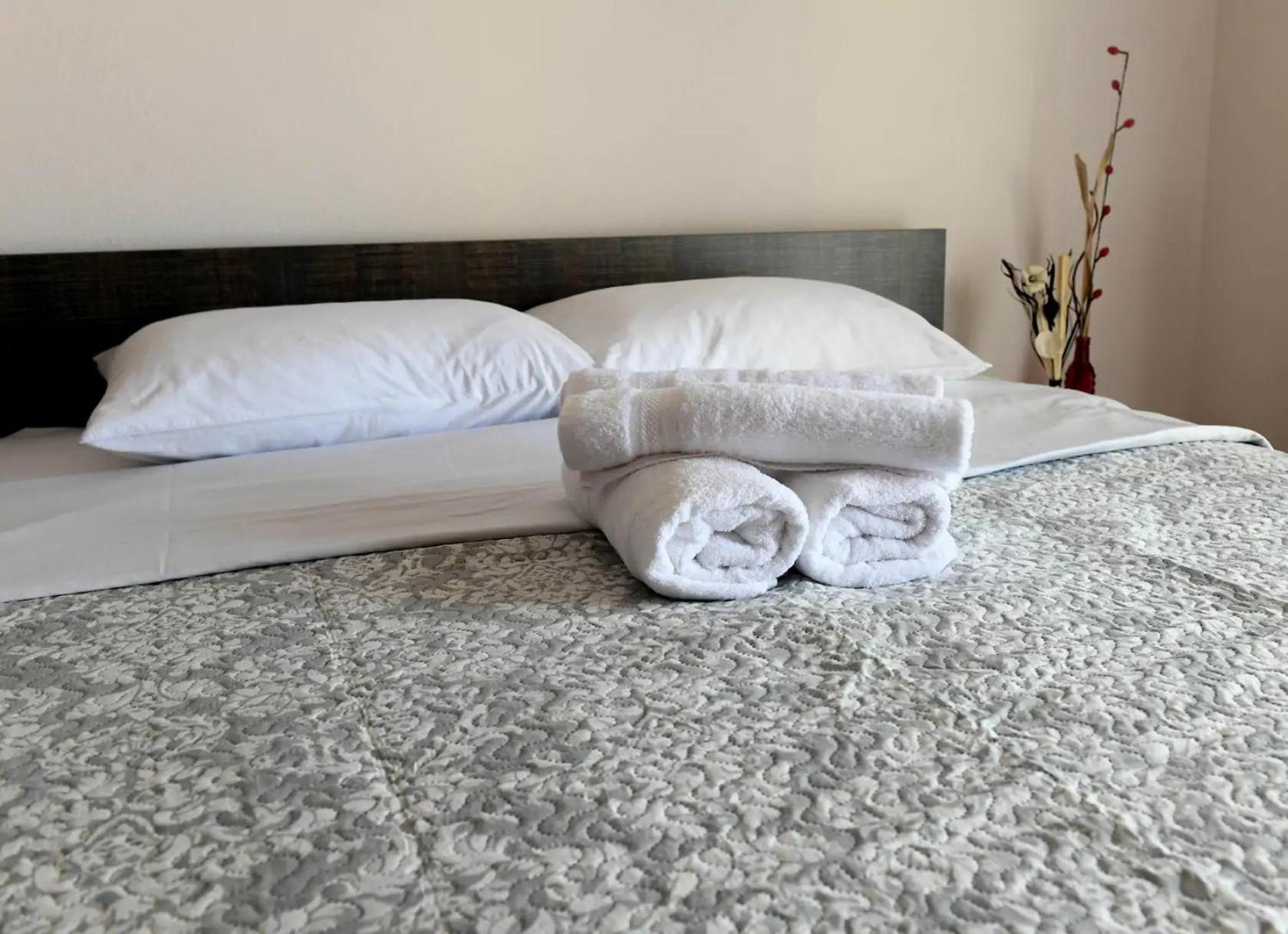 Papi's Free Parking Apartments 2 - Studio photo 3
