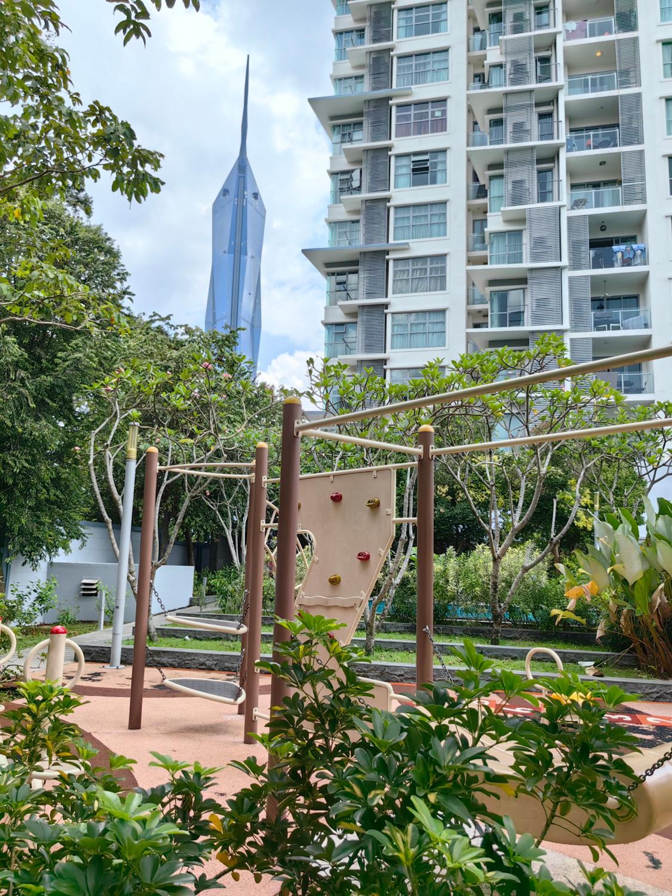 703 KLCC 5 minutes to Alor Street Ceylon Pavilion 3 Room Apt for 10 Pax