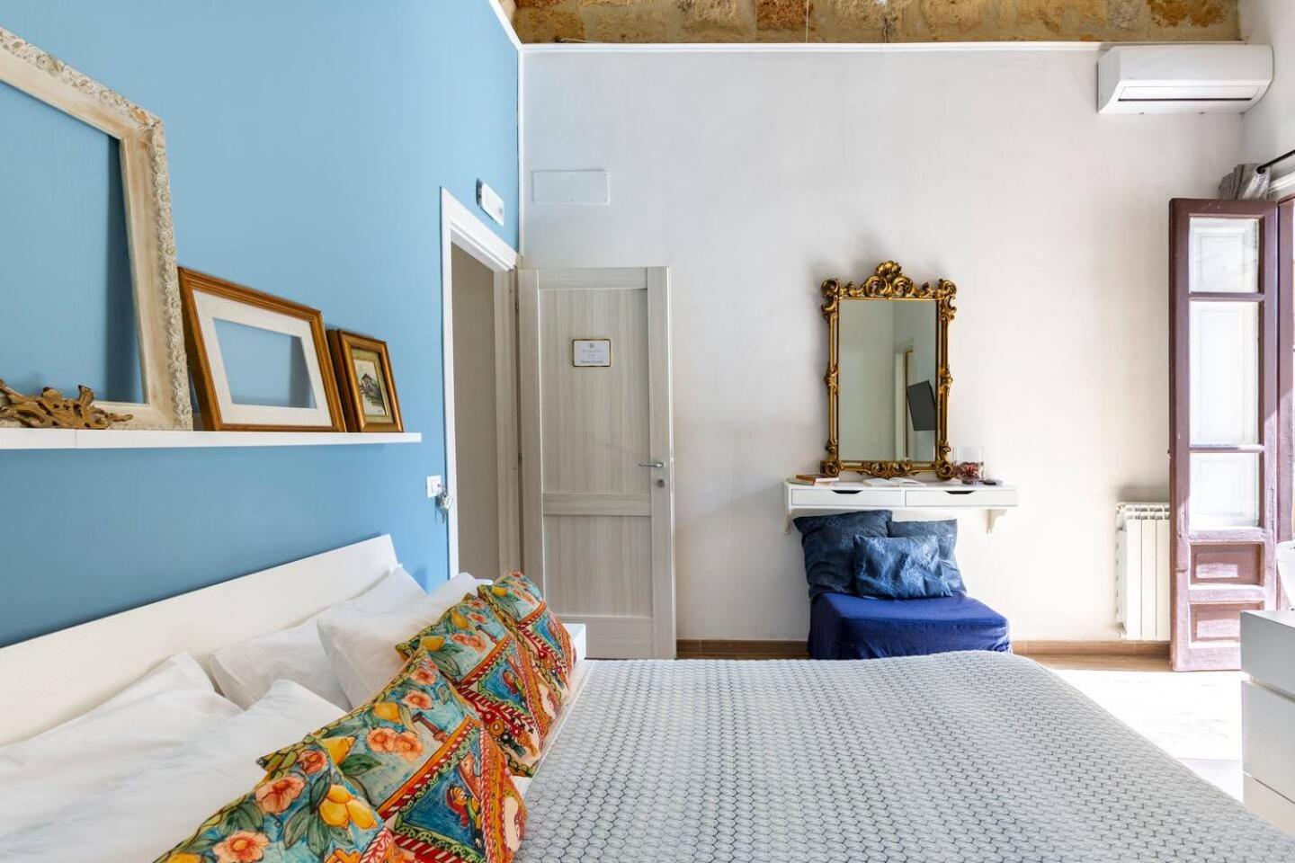 Binario 91 Rooms en Palermo — hotel room