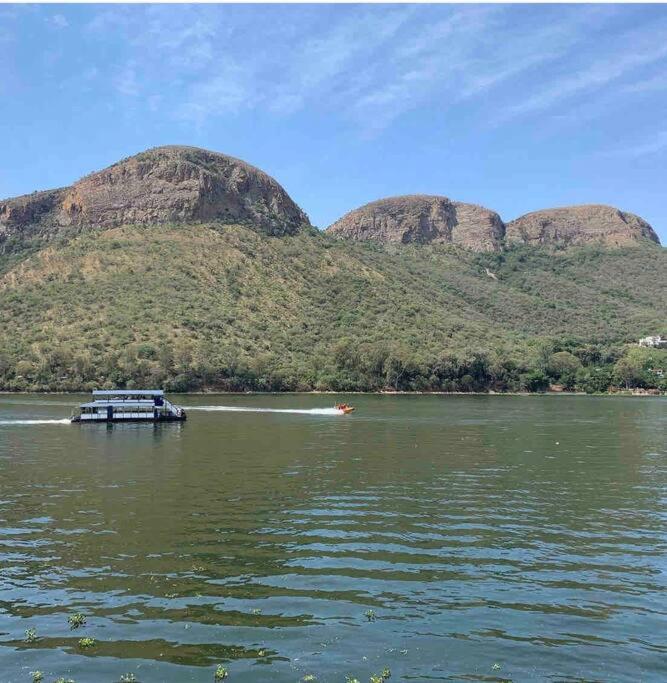 Sun Room (Studio) on the edge of the Harties dam. view 3