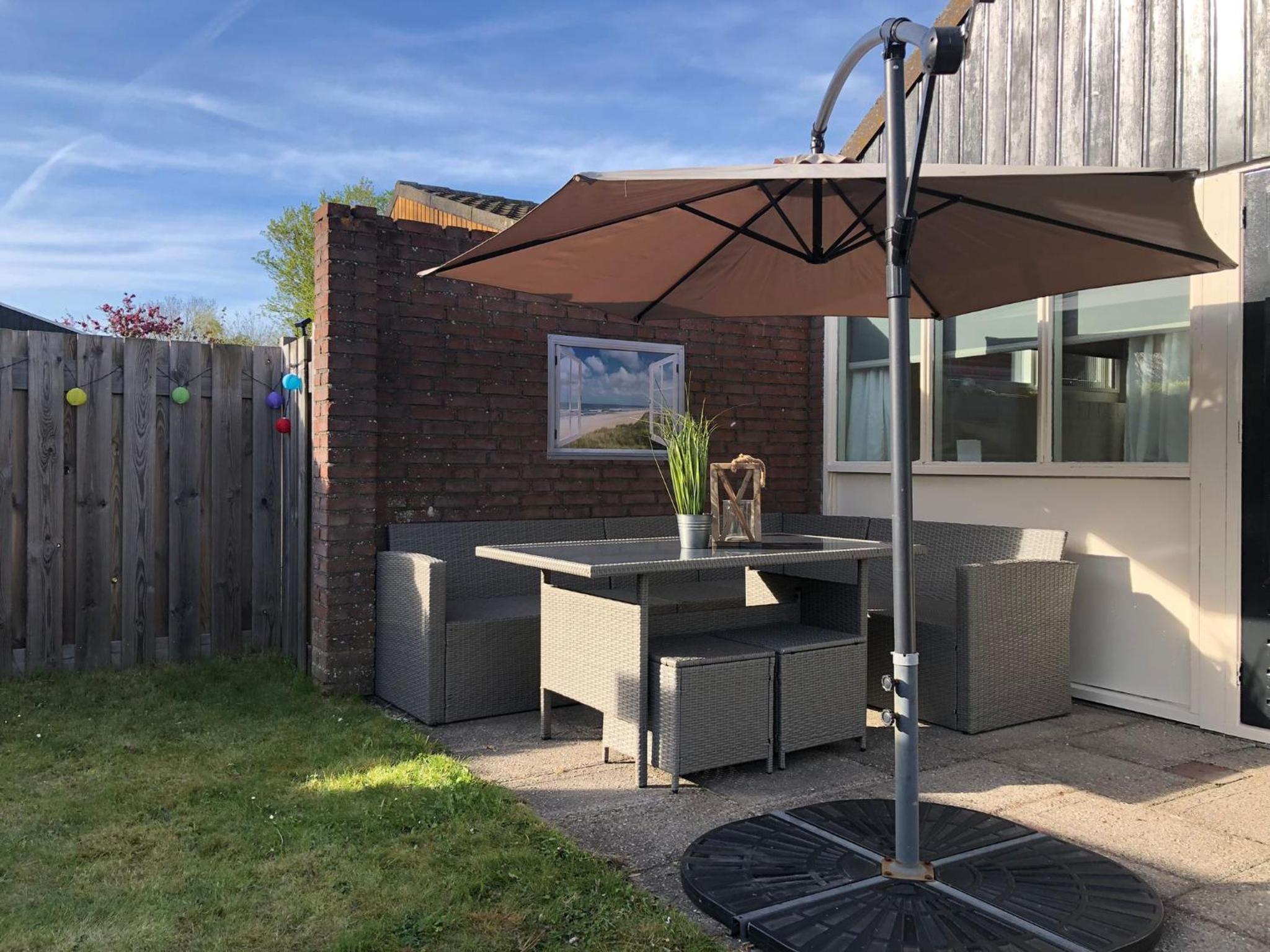 6-persoons huis met omheinde tuin vlakbij strand, hond welkom view 2