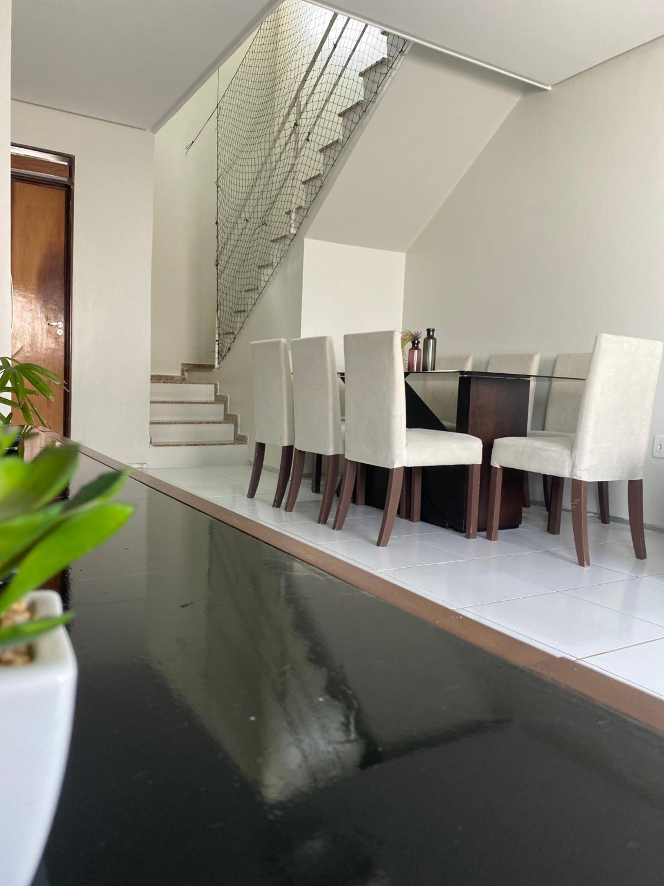 Duplex a 10min PP, com Ar, Internet, Estacionamento - Casa236