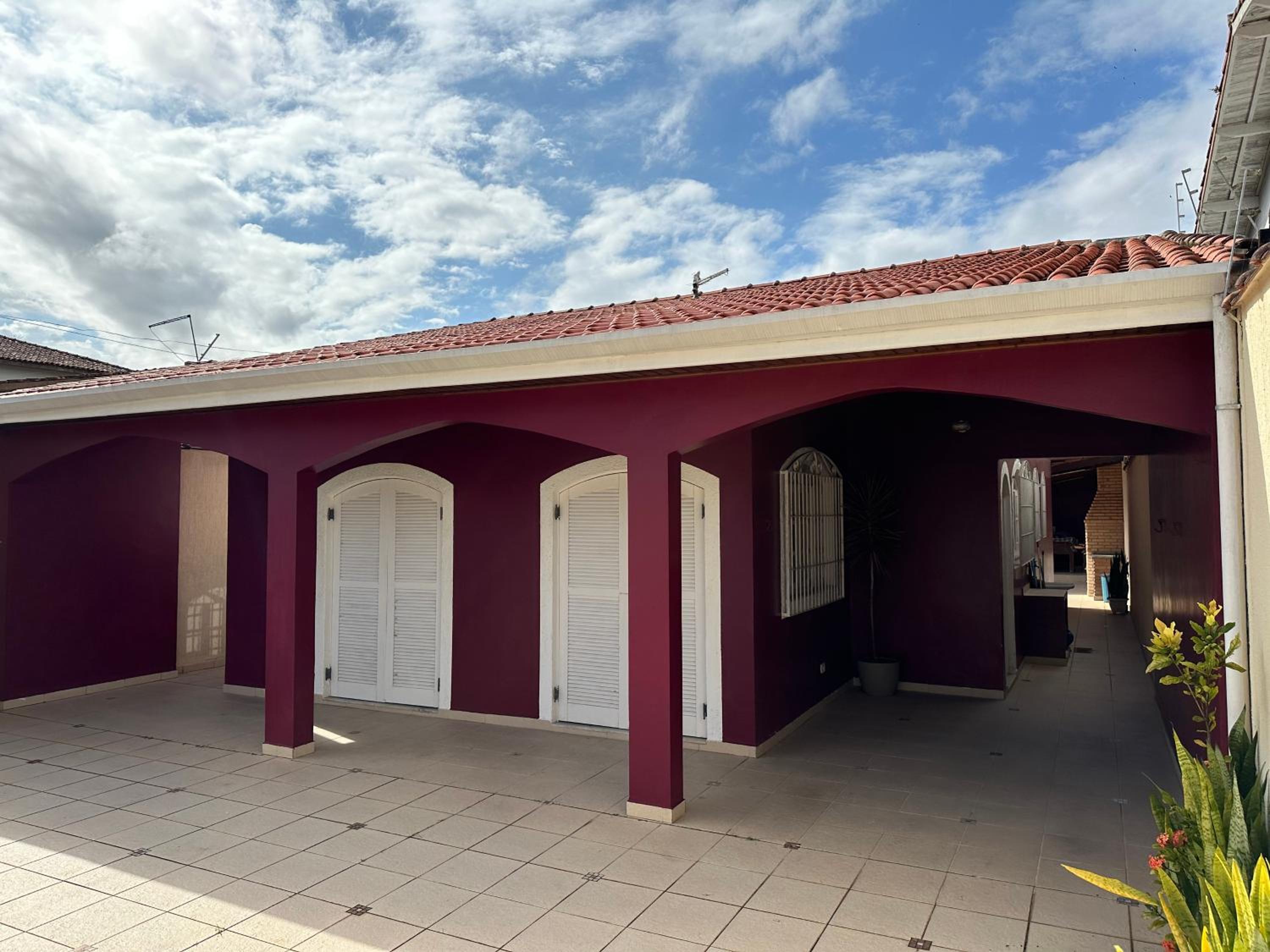 CASA NO CENTRO DE BERTIOGA