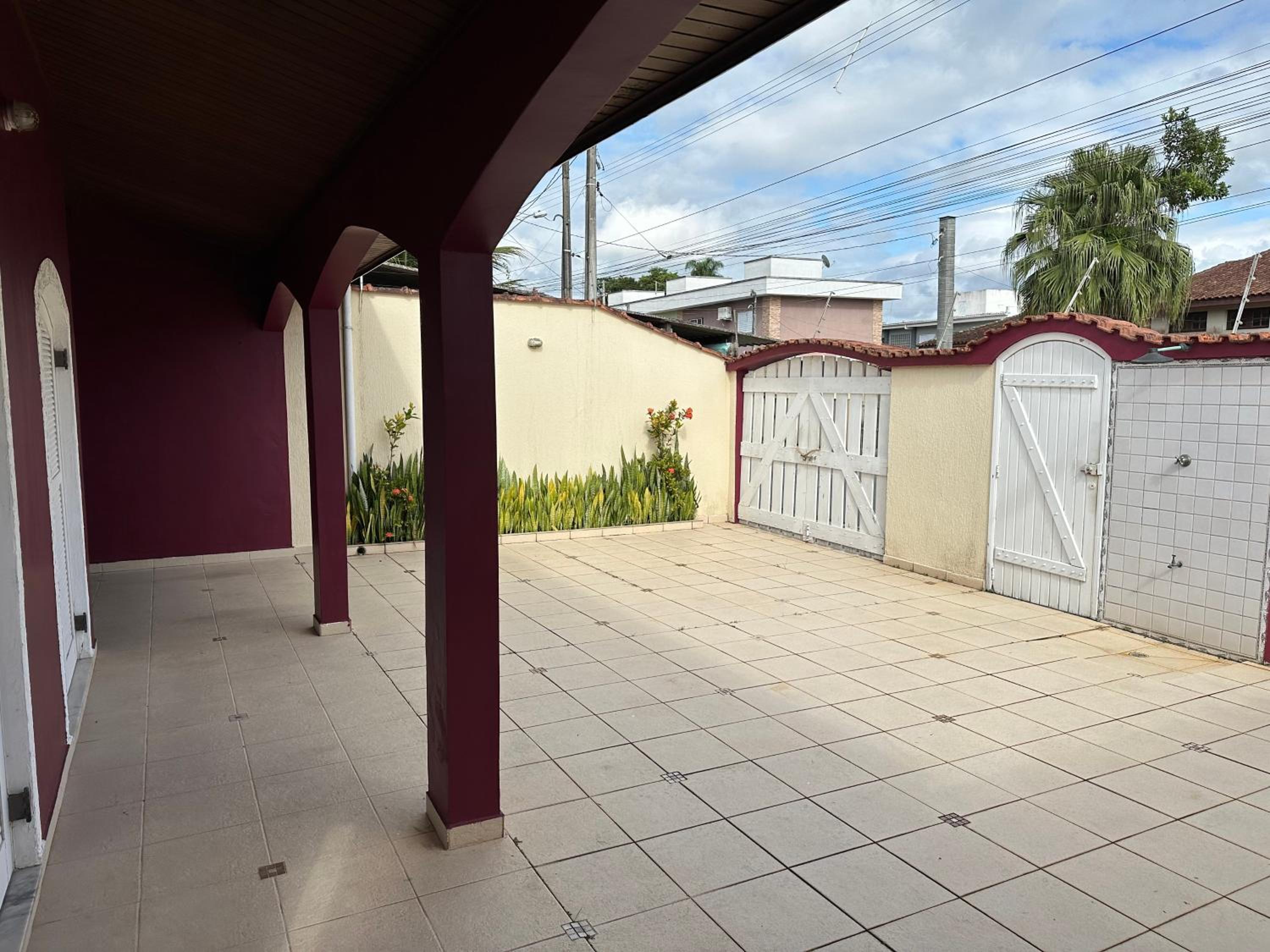 CASA NO CENTRO DE BERTIOGA