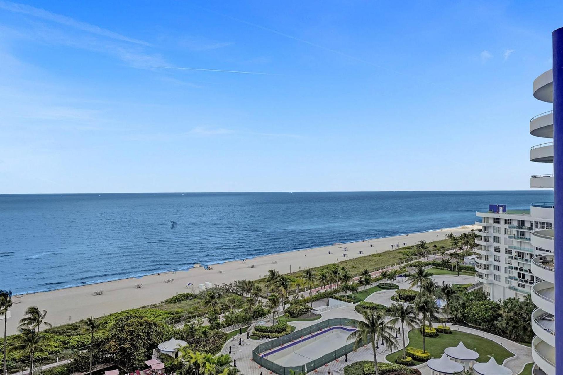Cozy Beachfront 2 BDR & 2 BA Miami Beach Condo view 3