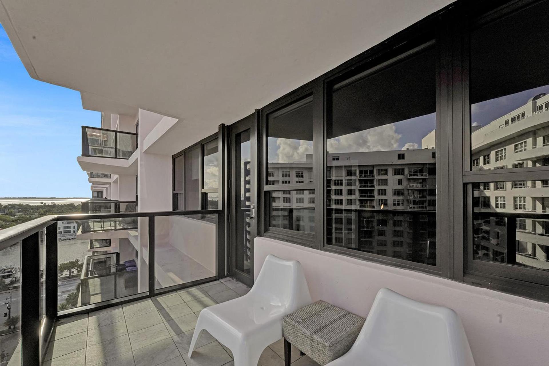 Cozy Beachfront 2 BDR & 2 BA Miami Beach Condo view 4