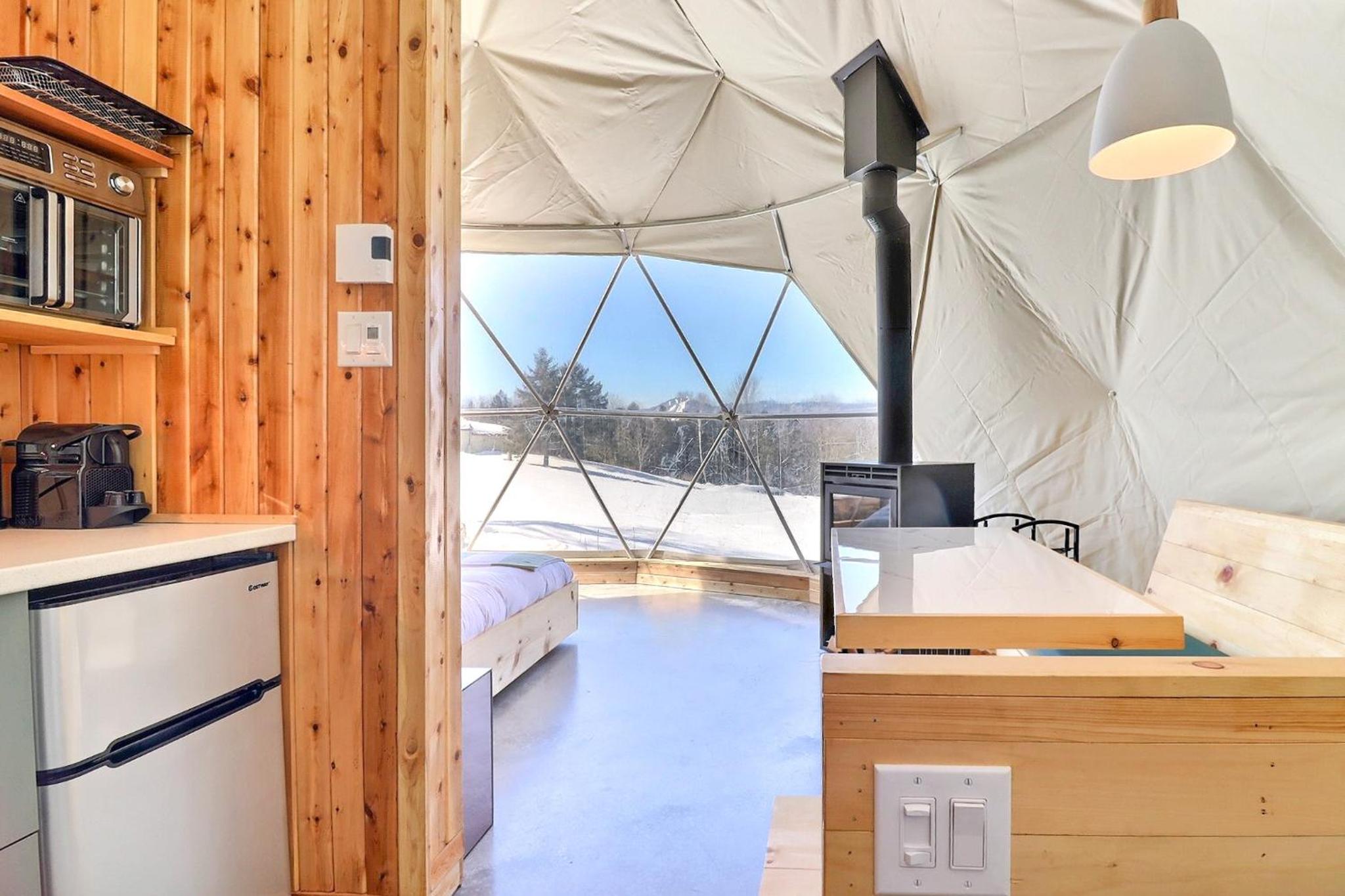 Mi-clos - luxury pods with private jacuzzi and sauna