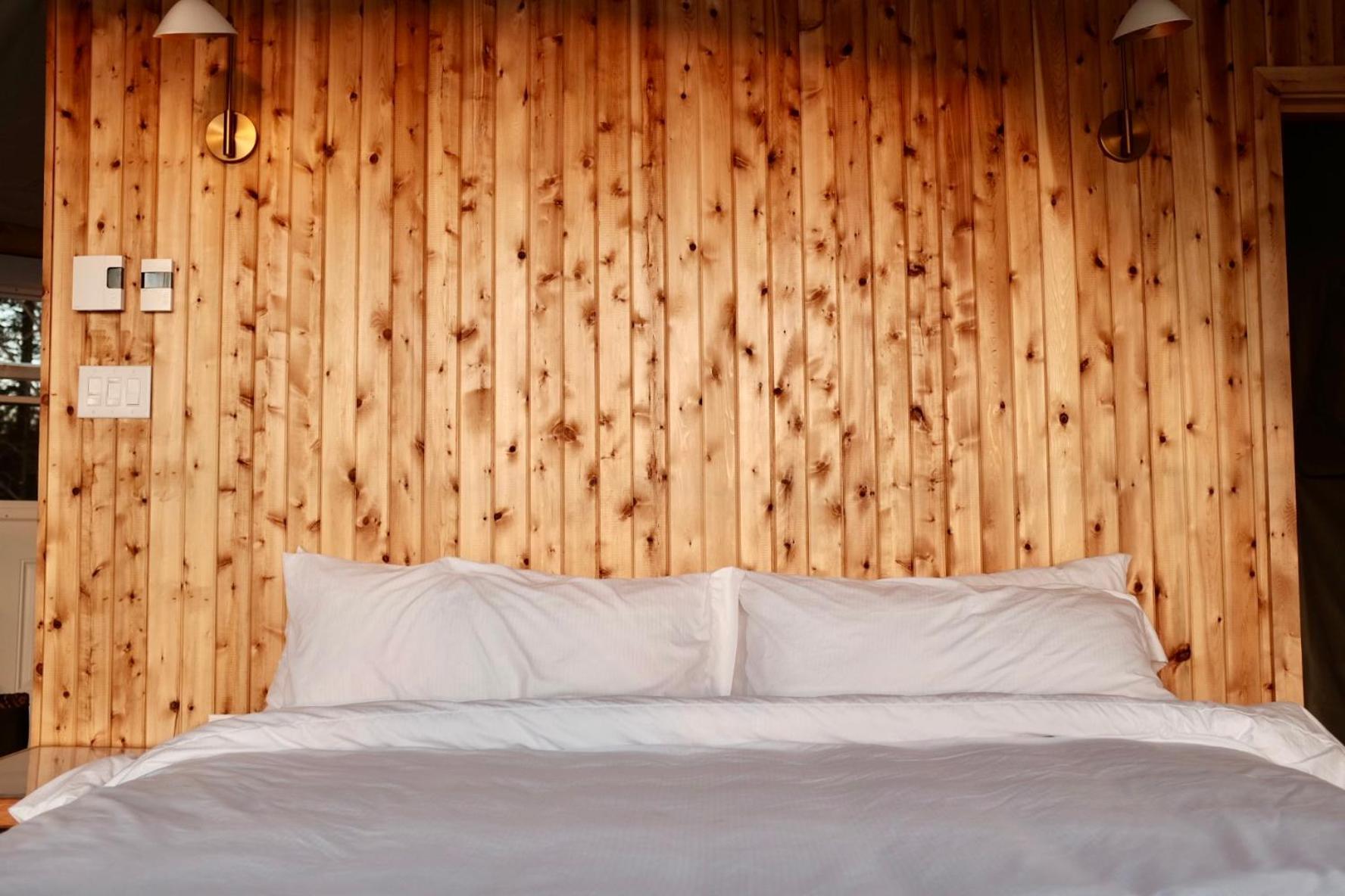 Mi-clos - luxury pods with private jacuzzi and sauna
