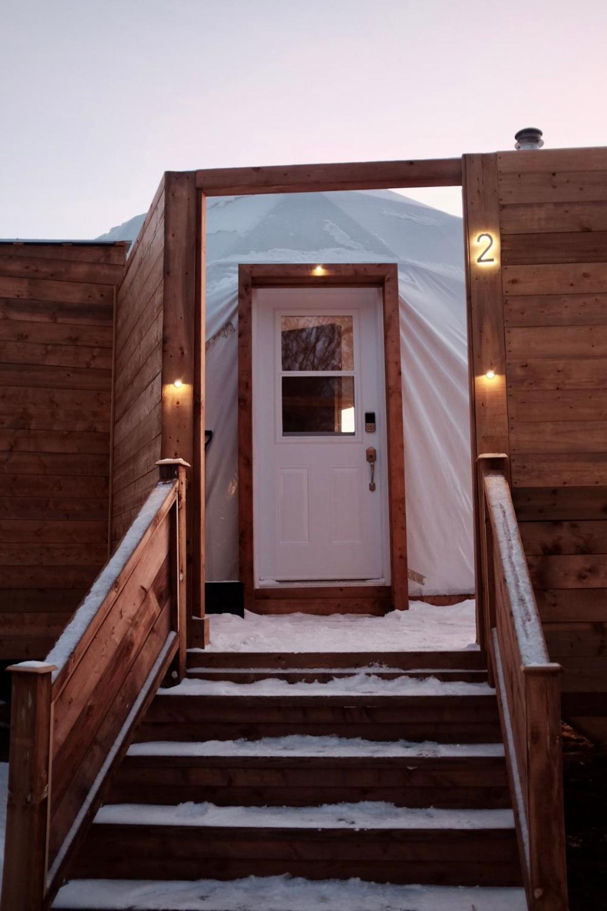 Mi-clos - luxury pods with private jacuzzi and sauna