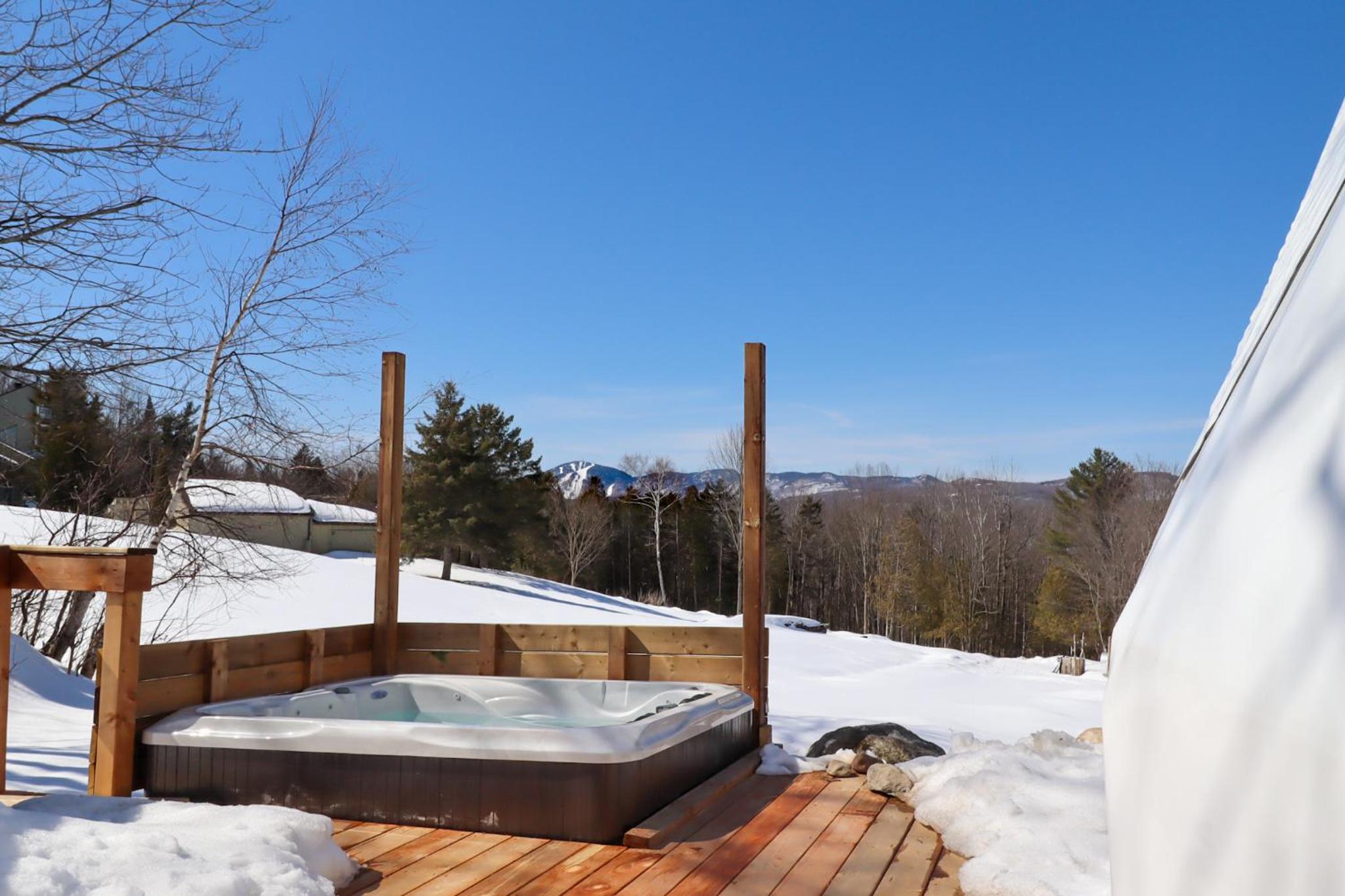 Mi-clos - luxury pods with private jacuzzi and sauna
