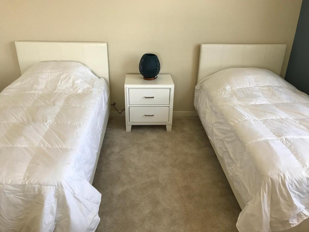 Miracle Mile Apartments - Image 4