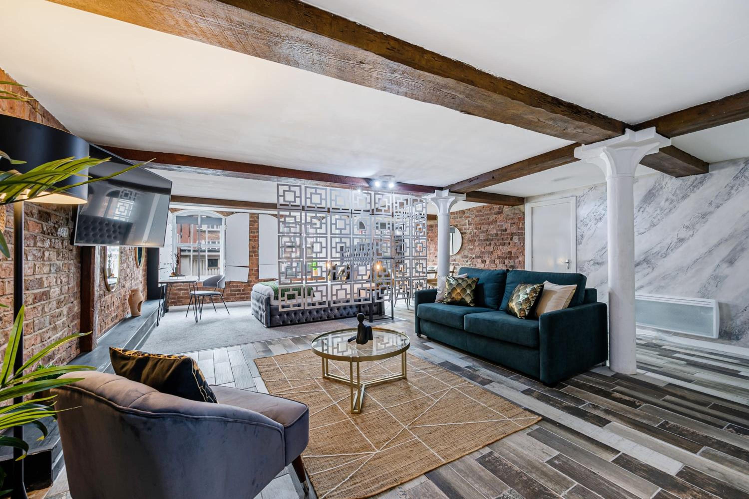 Host & Stay - Mathew St Studio view 3