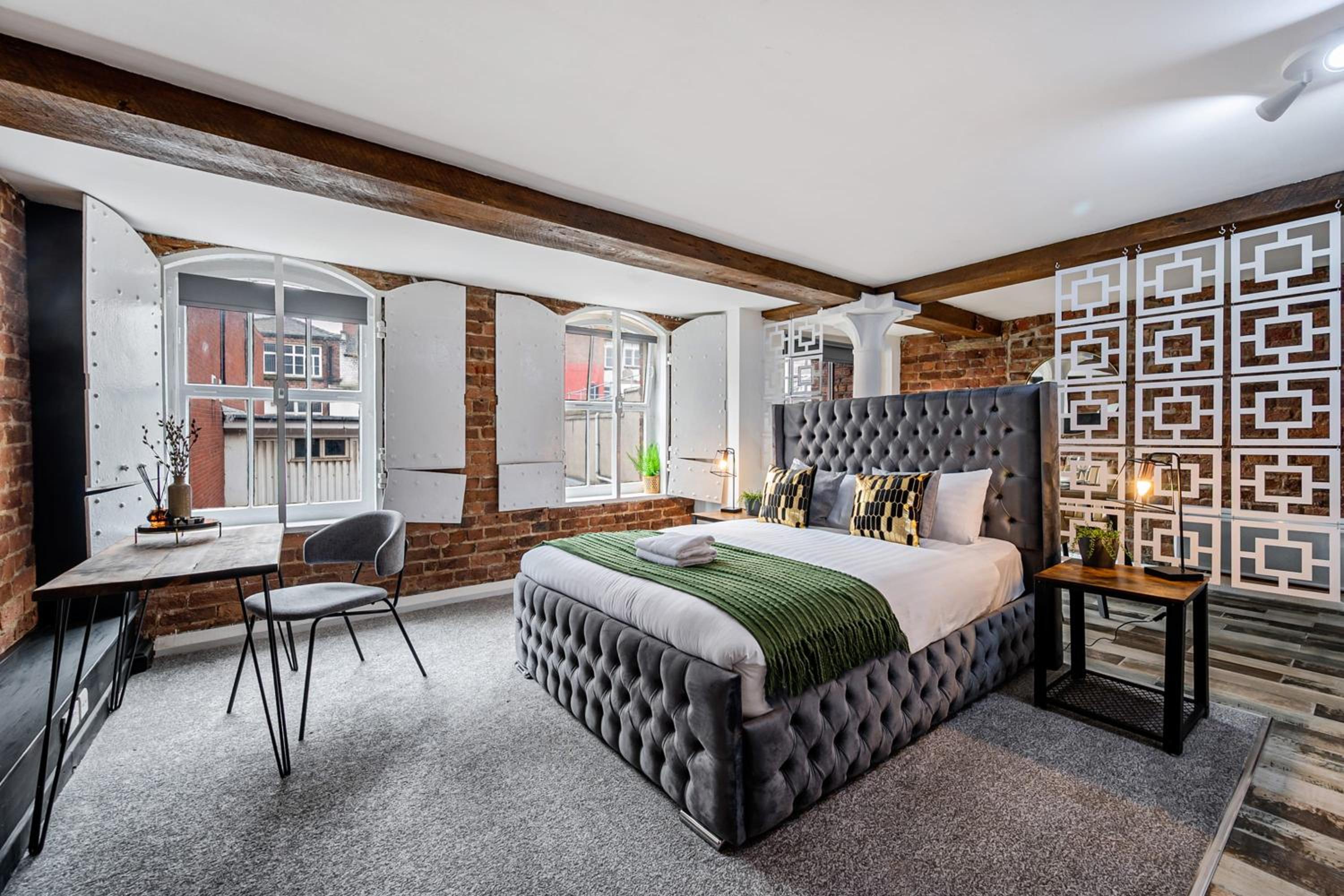 Host & Stay - Mathew St Studio view 4
