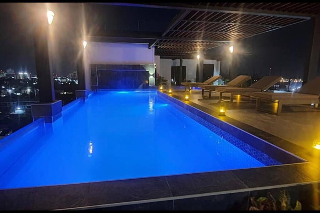 Luxury Condo - pool in Kingston G28 view 2