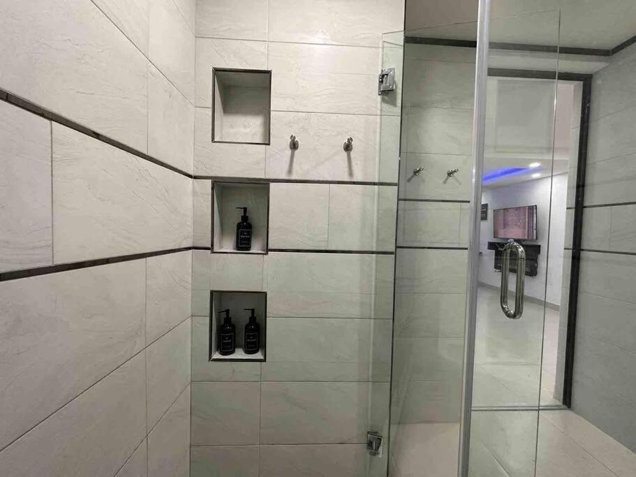 Luxury Condo - pool in Kingston G28 view 5