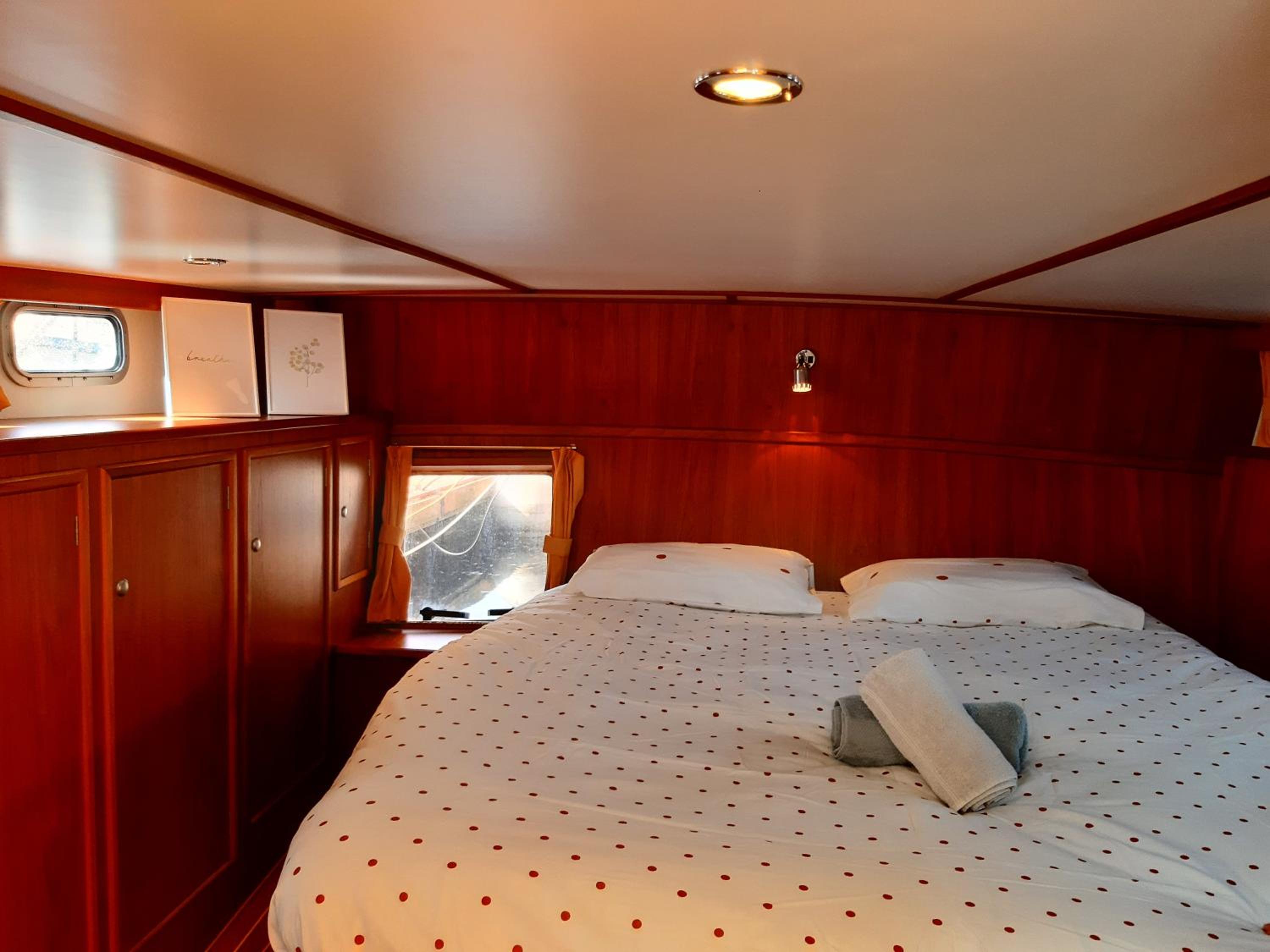 Motor Yacht Amazone