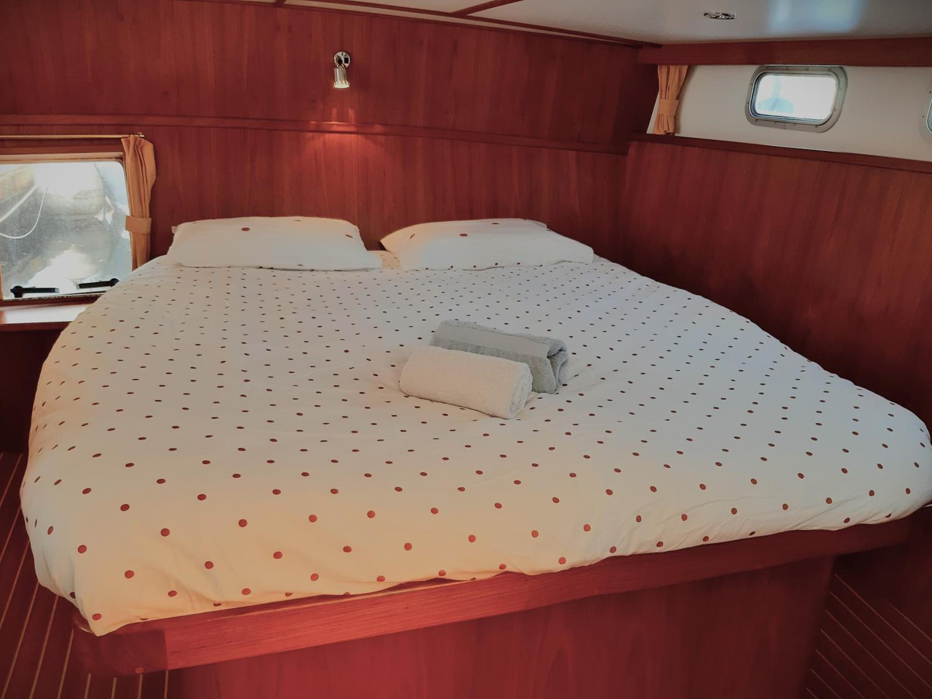 Motor Yacht Amazone
