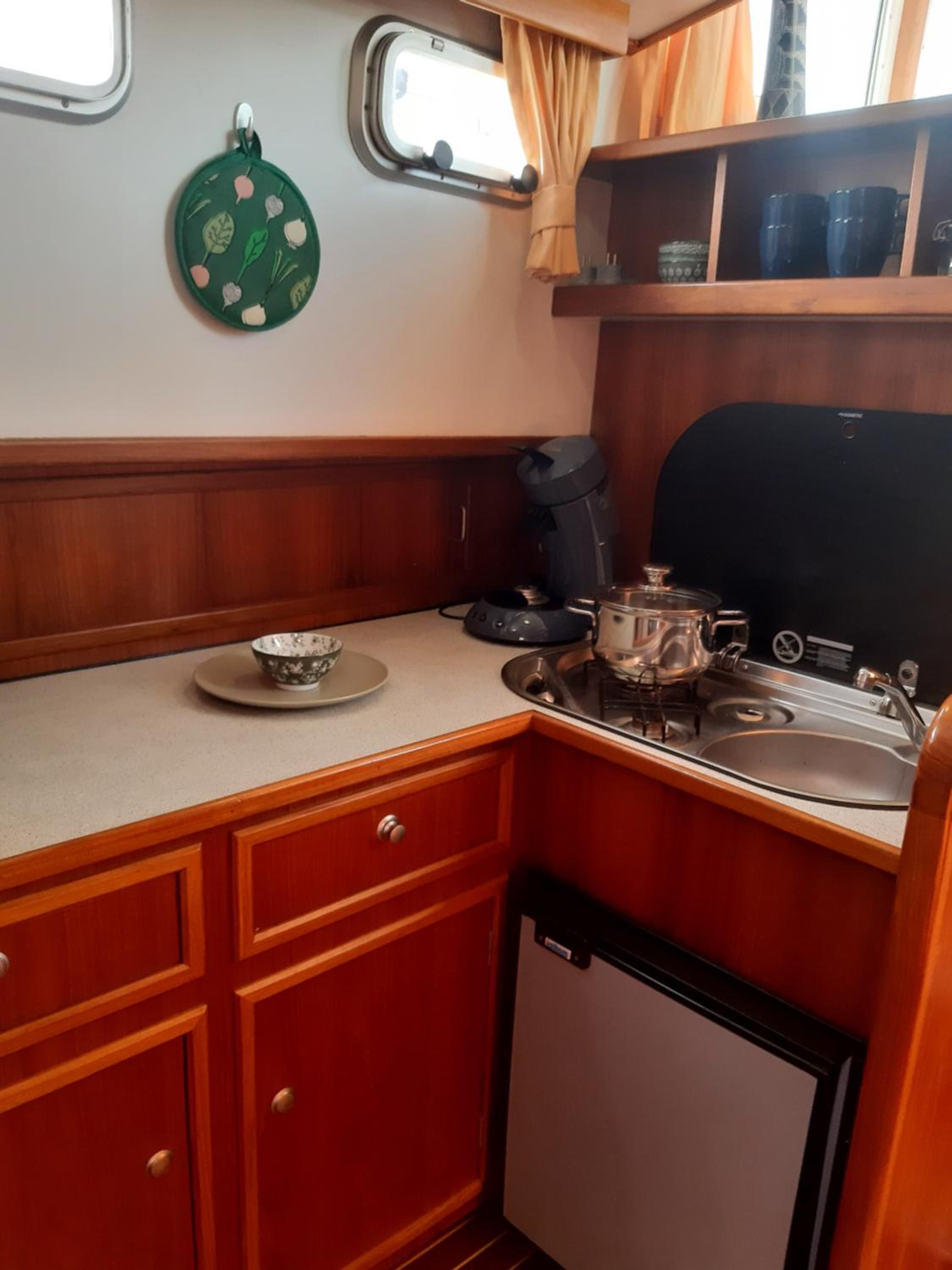 Motor Yacht Amazone
