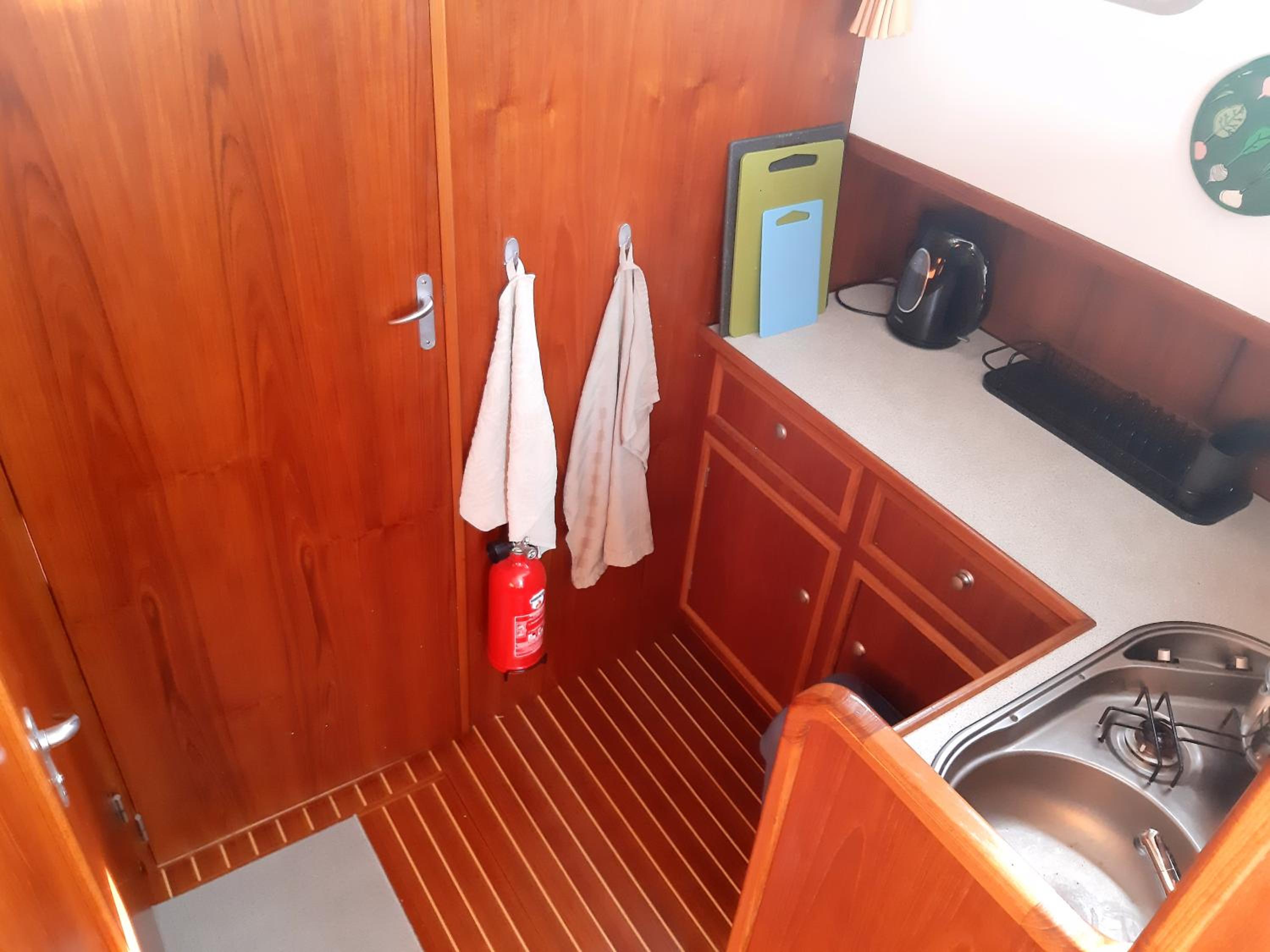 Motor Yacht Amazone