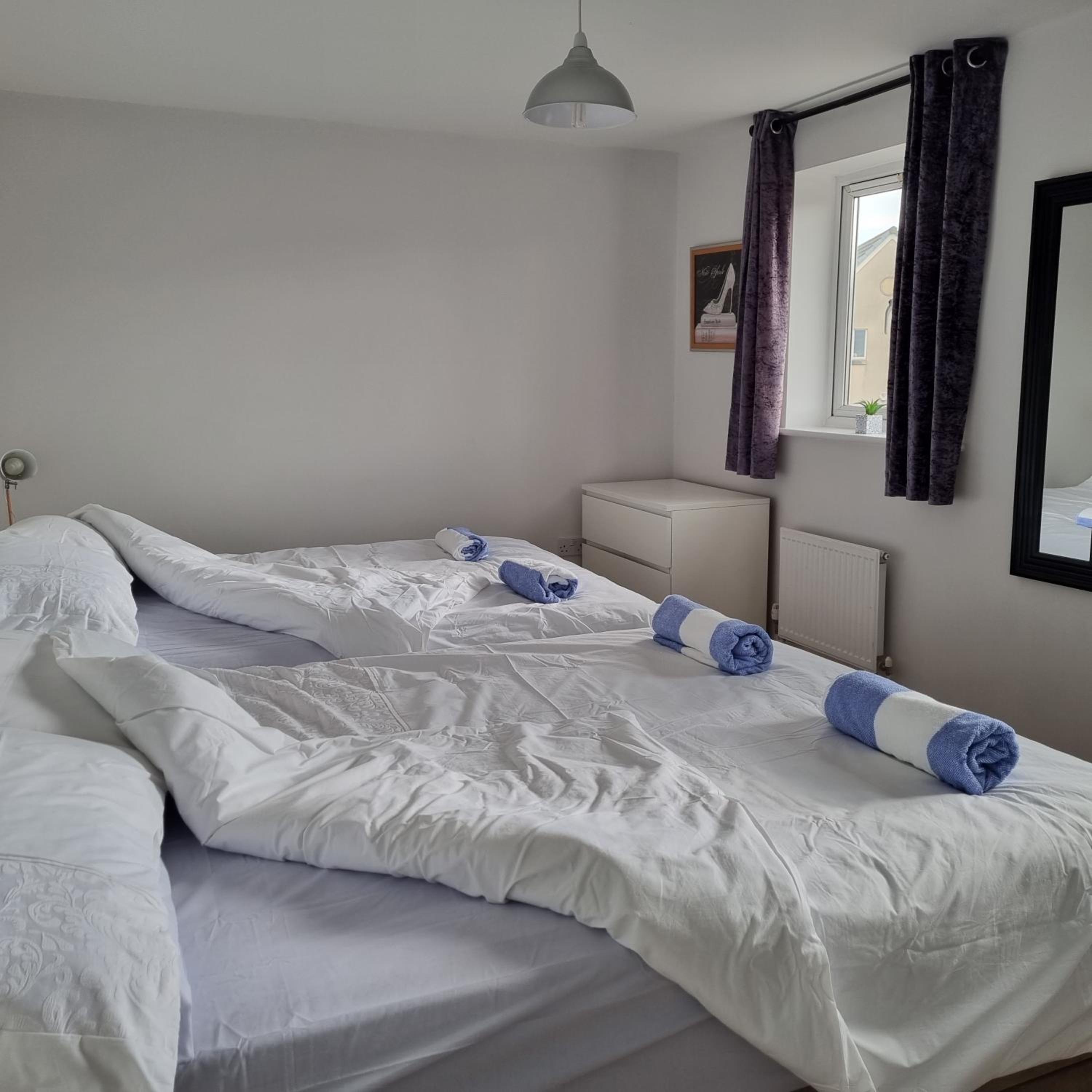 Sea Escape The Tardiis Beachfront location Aberavon beach Exclusive contractor booking 4 bed Driveway parking view 4