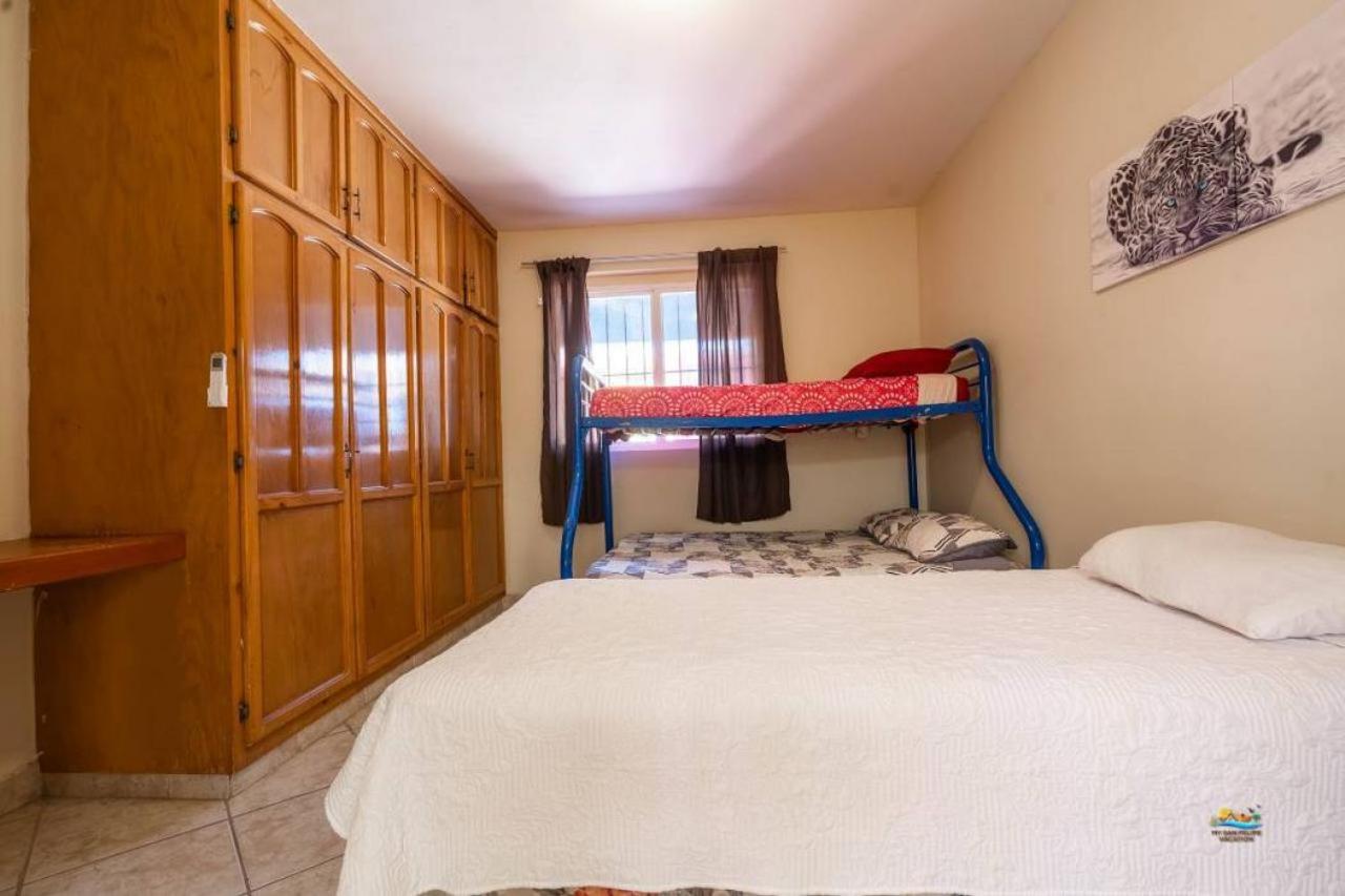Condo 4, In town and steps to the beach and Malecon