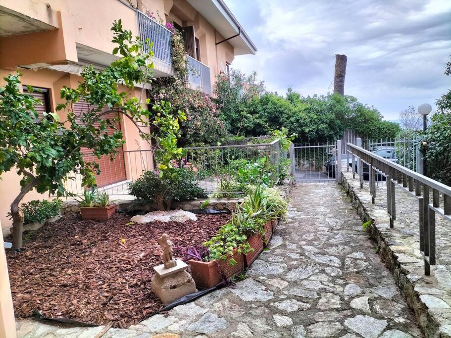 Casa con giardino: Varazze