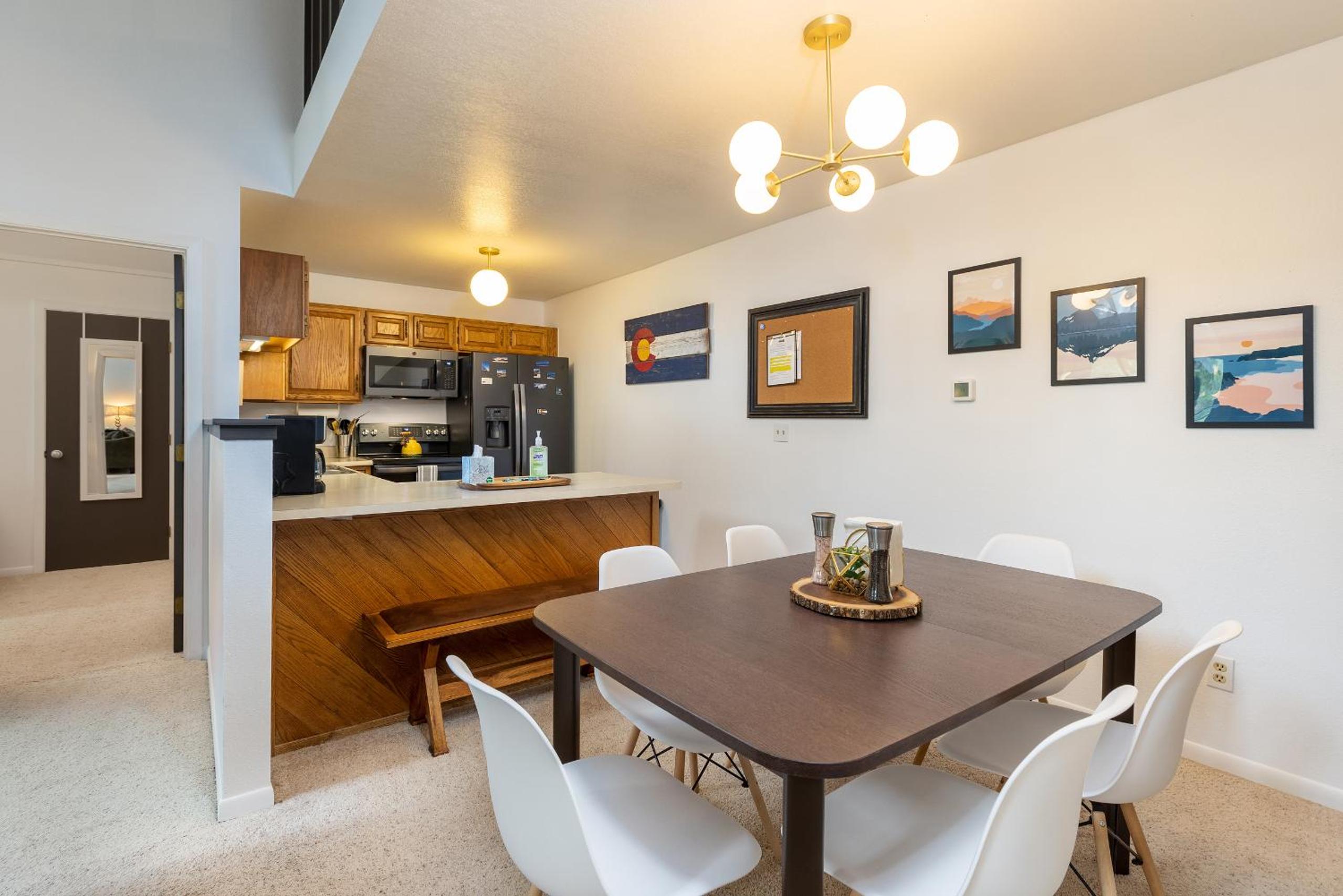 Mountain view, kids room, great location! view 2