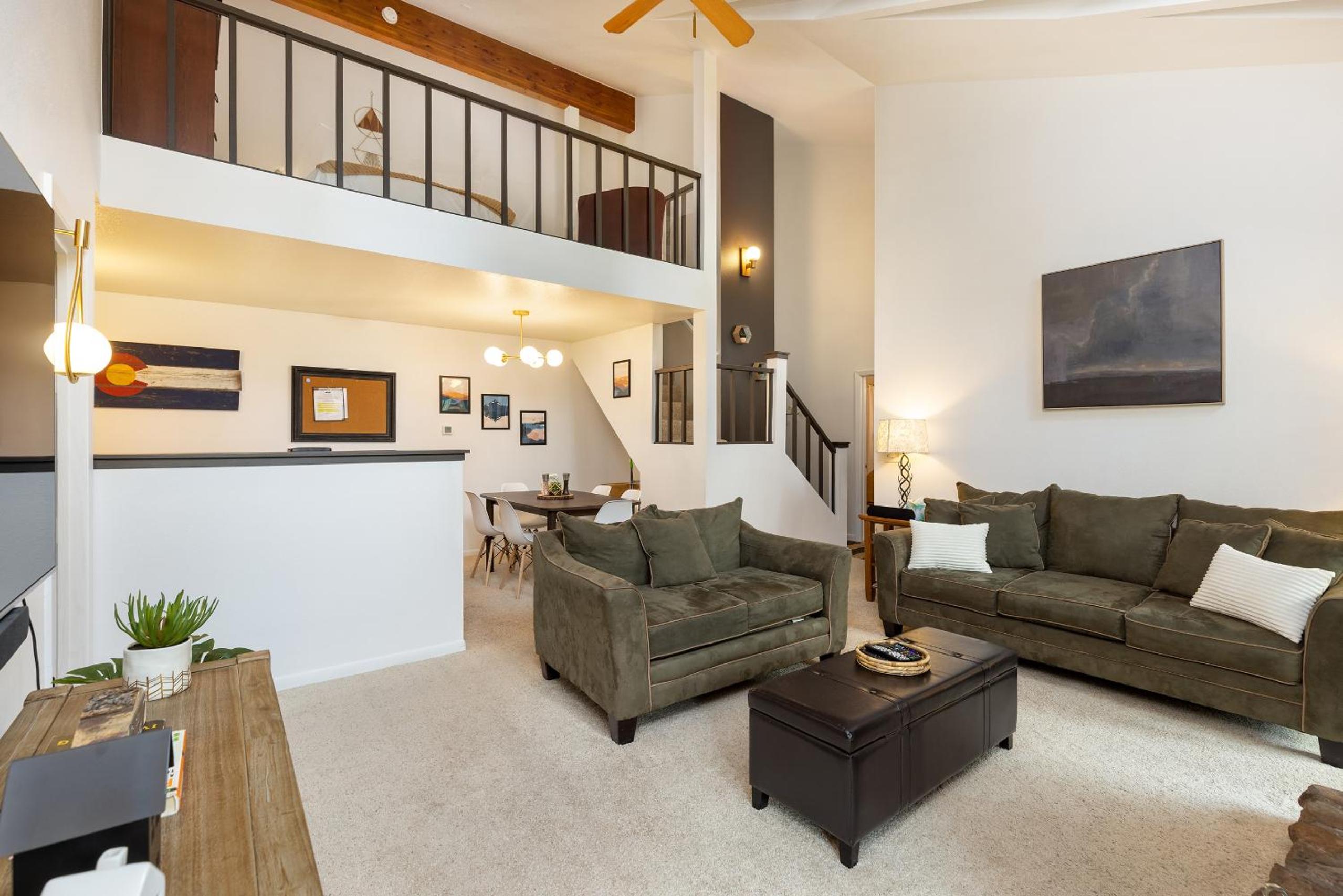 Mountain view, kids room, great location! view 5