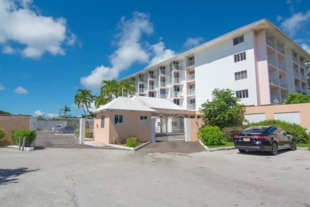 Hotel Nassau Harbour Cozy 2 bedroom Condo - Image 1