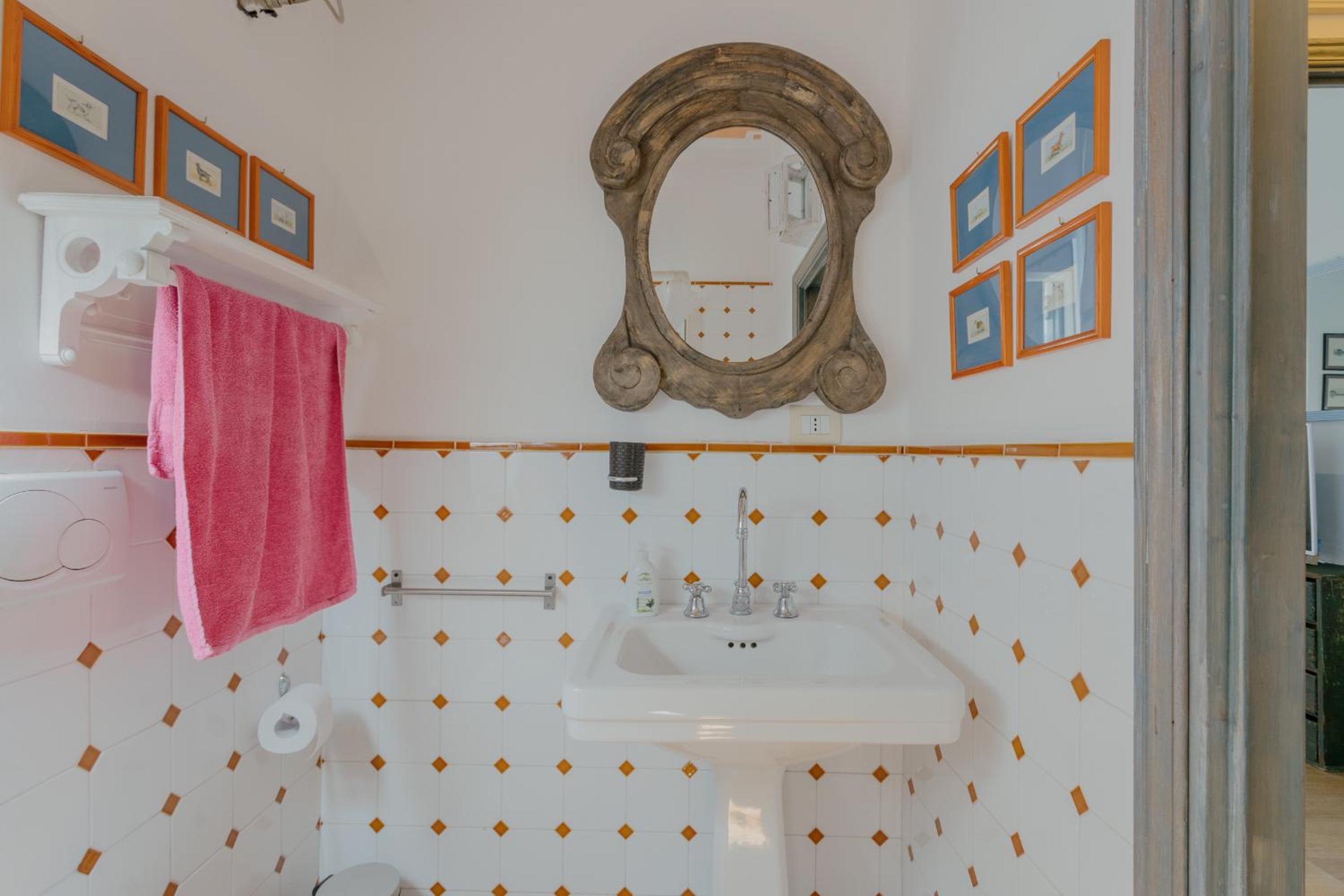 BeB BALENA en Viareggio — bathroom