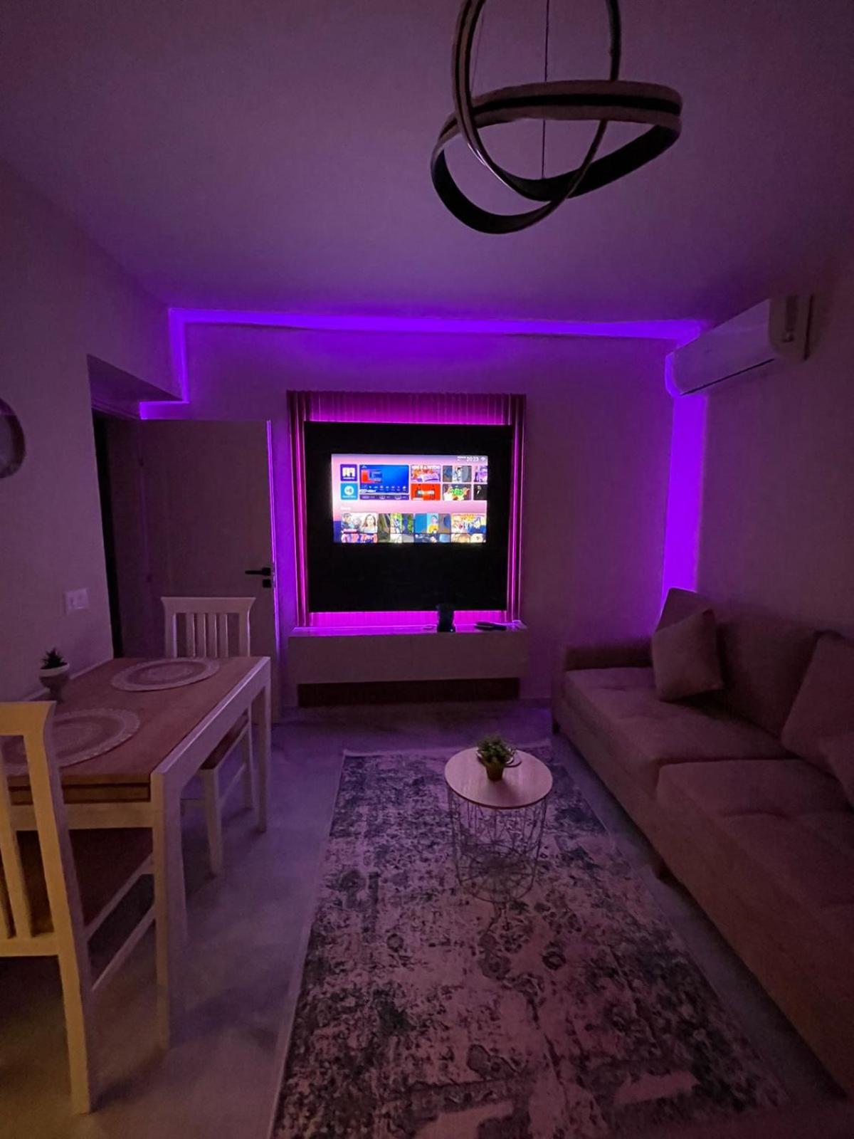 Downtown Deluxe Apartment photo 5